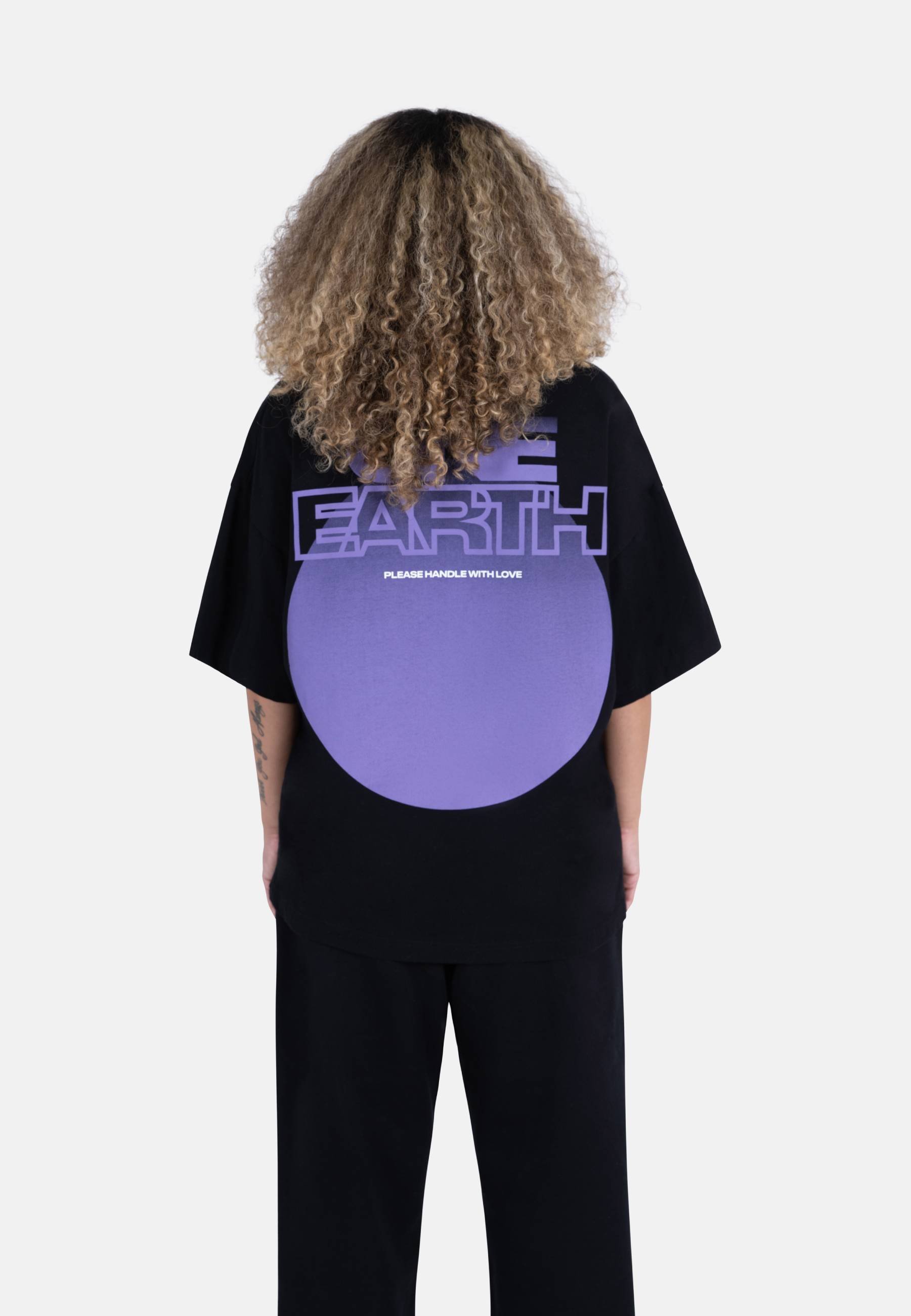 The Tracksuit Club ONE EARTH UNISEX - Print-T-Shirt - schwarz