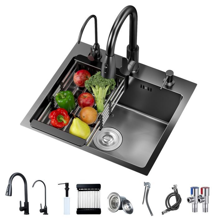 Fregadero de cocina esquinero con área de trabajo integrada: fregadero empotrado de acero inoxidable de una sola pieza con grifo.