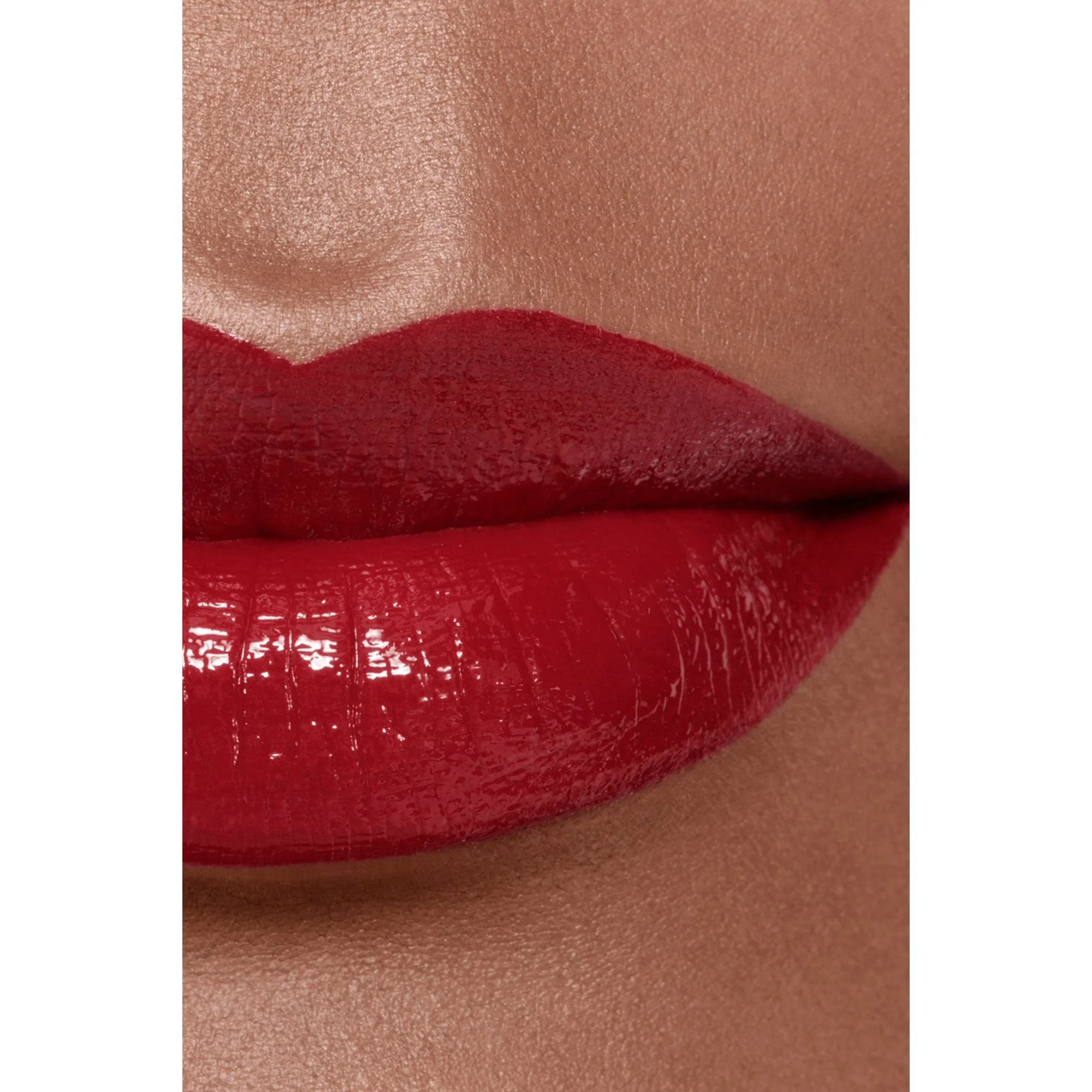 ROUGE ALLURE LAQUE - IL ROSSETTO FLUIDO BRILLANTE TENUTA ESTREMA