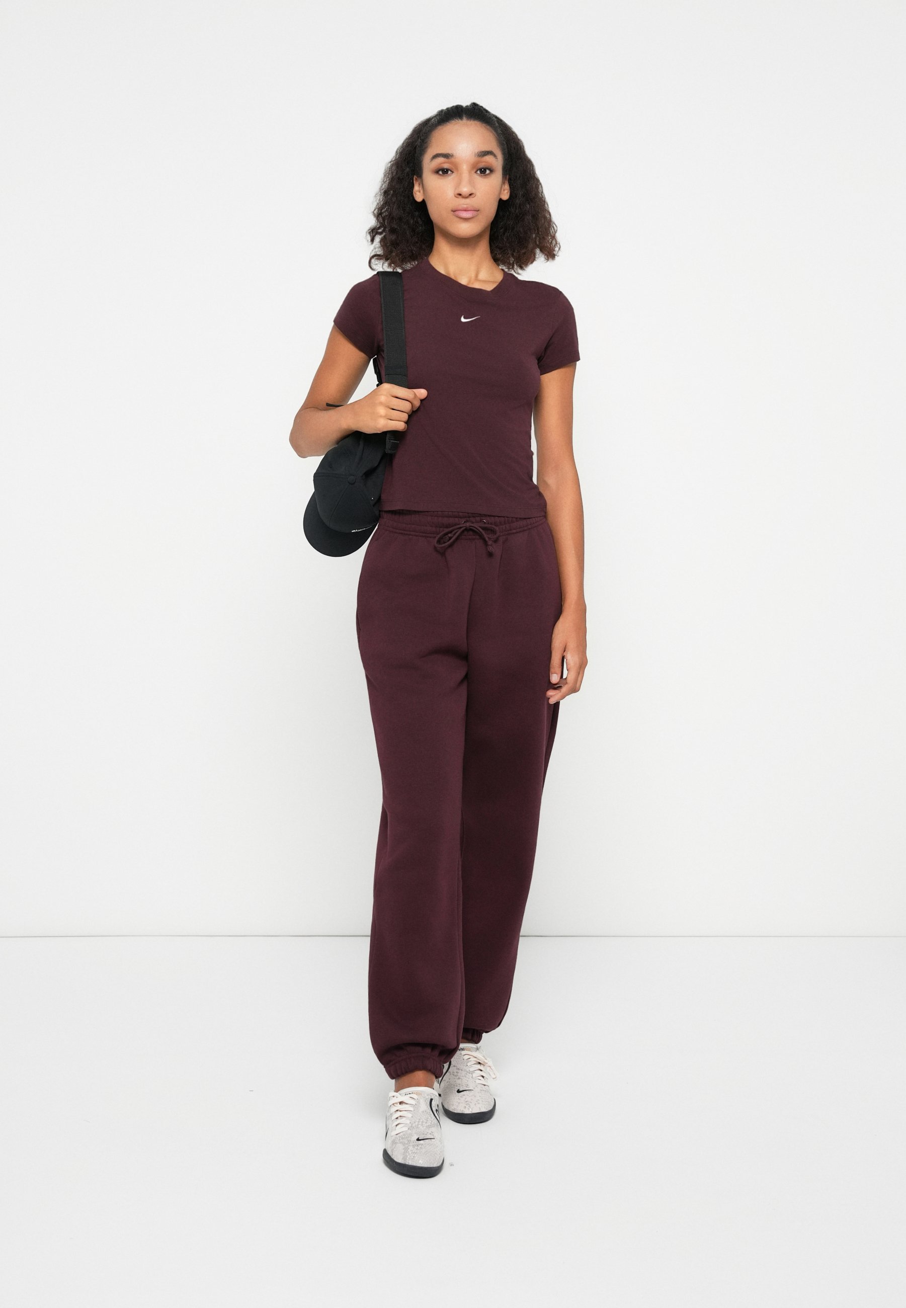 Spodnie dresowe Nike Sportswear PANT - bordowe zgniecenie