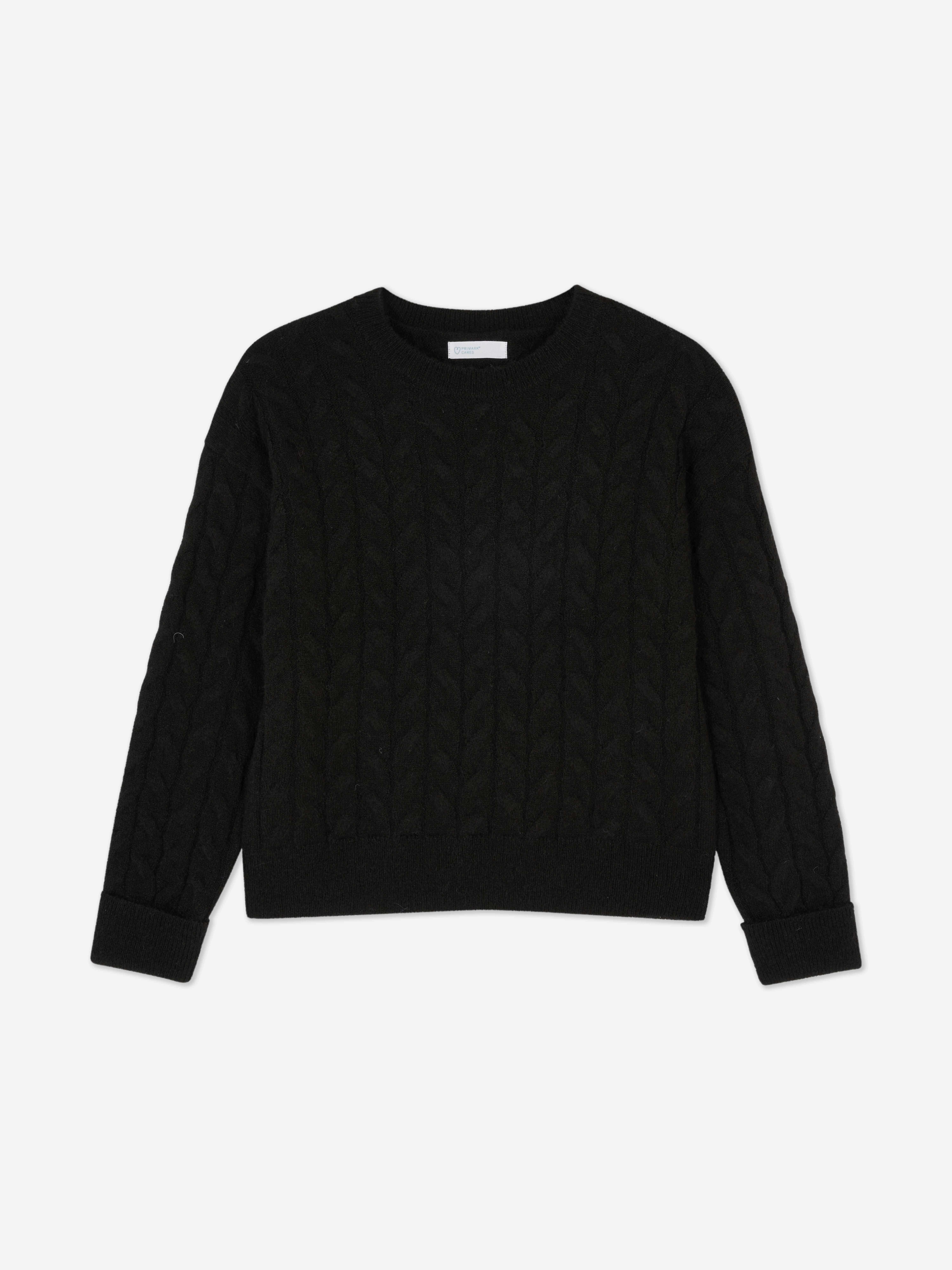 Zopfstrickpullover Ein Zopfstrickpullover mit Rundhalsausschnitt und klassischer Passform