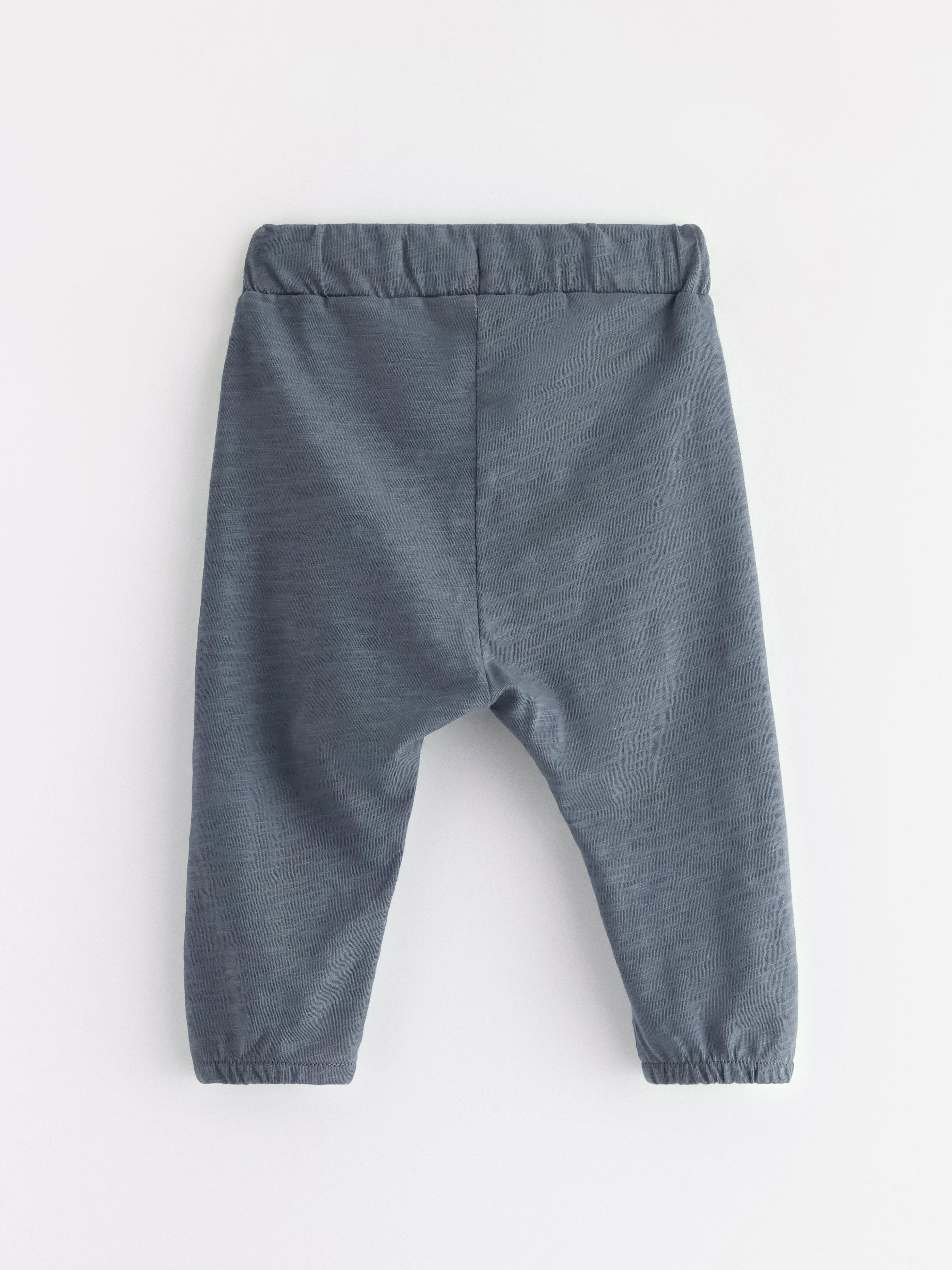 Pantalones suaves de punto flameado gris oscuro