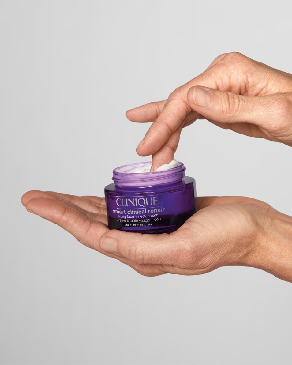 CLINIQUE SMART CLINICAL REPAIR™ ΚΡΕΜΑ ΔΙΟΡΘΩΣΗΣ ΡΥΤΙΔΩΝ ΕΝΥΔΑΤΙΚΗ ΚΡΕΜΑ ΗΜΕΡΑΣ ΚΑΙ ΝΥΧΤΑΣ - ΑΝΤΙΓΗΡΑΝΣΗ