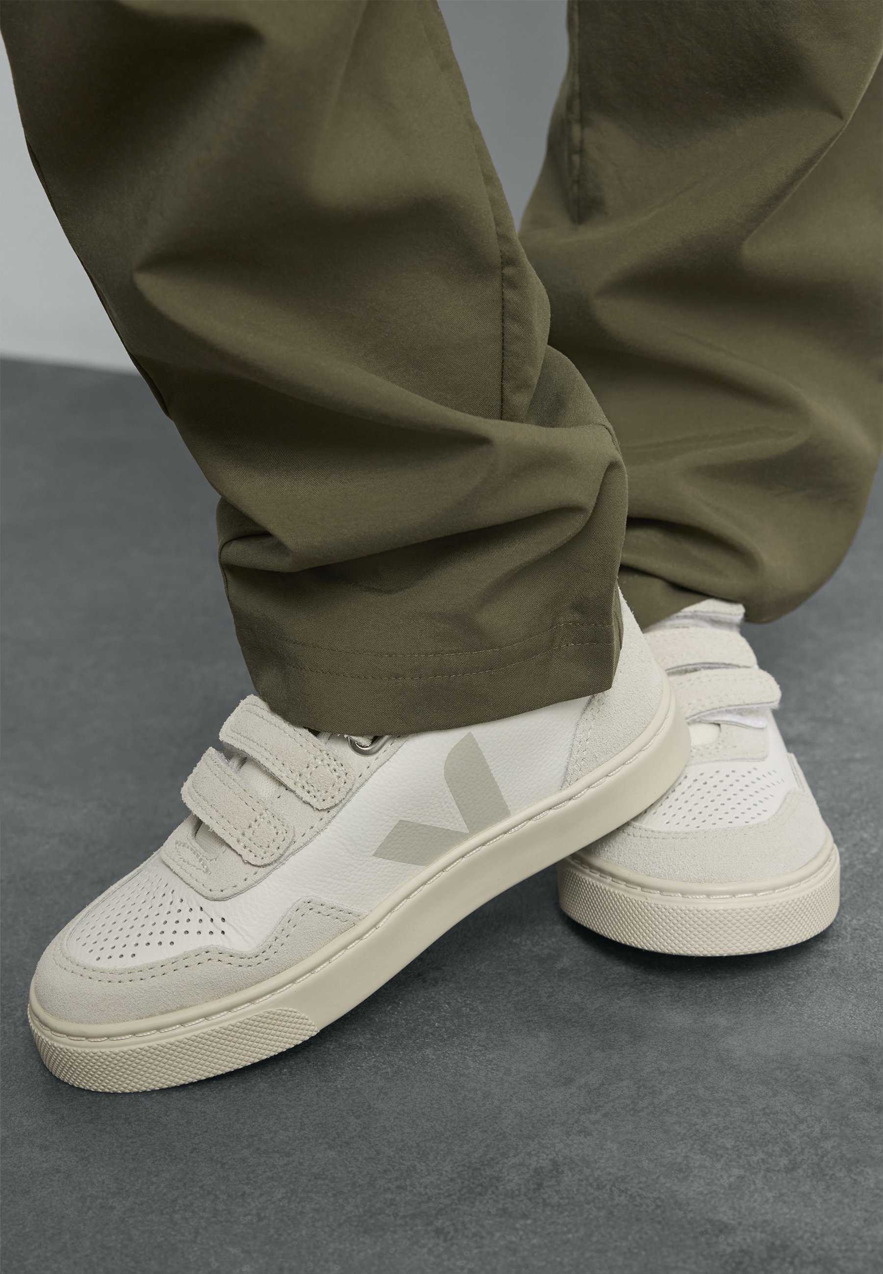 Zie SMALL V-90 UNISEX - Sneakers - extra wit/natuurlijk