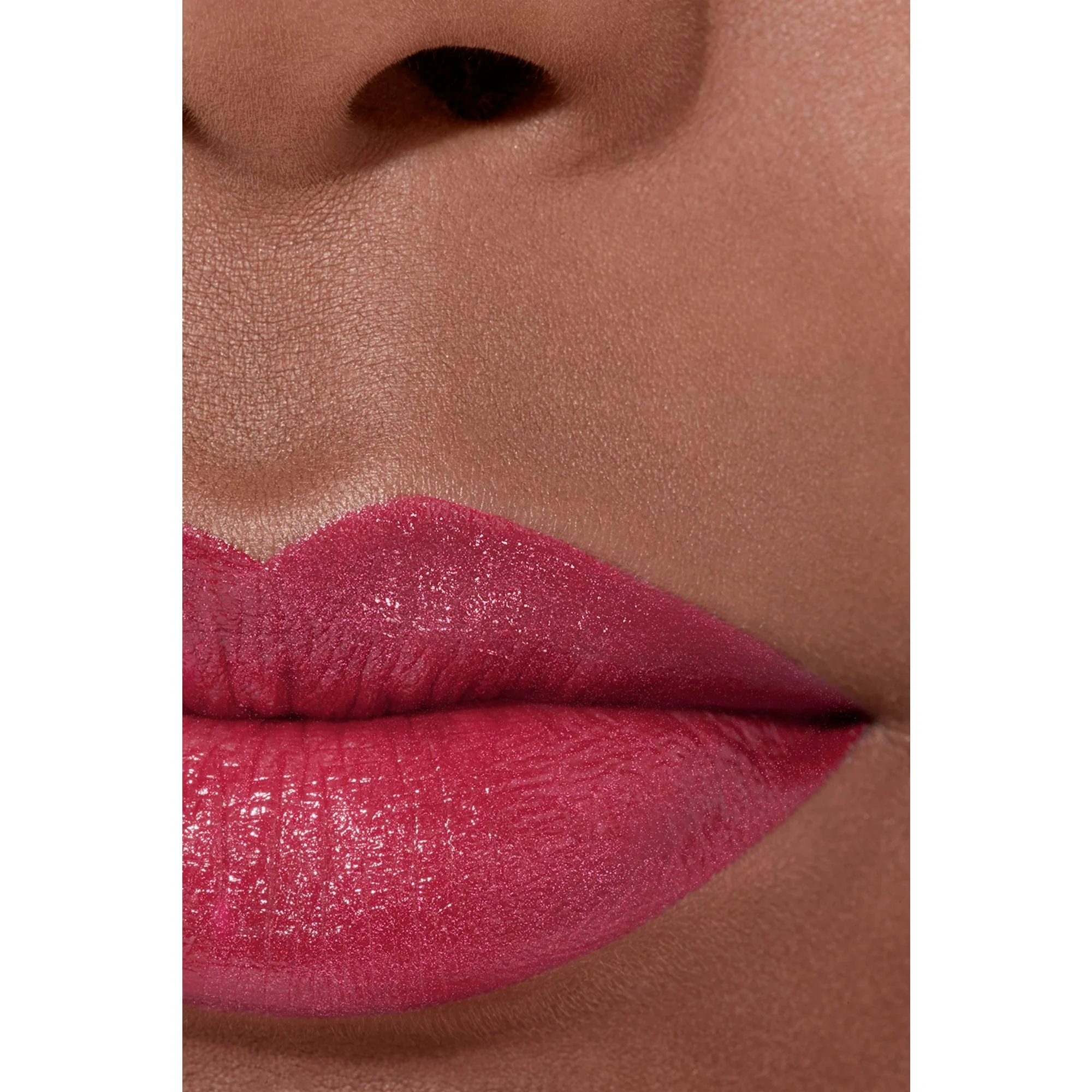 ROUGE ALLURE L'EXTRAIT - IL ROSSETTO AD ALTA INTENSITÀ ESTRATTO DI LUCE E TRATTAMENTO. RICARICABILE
