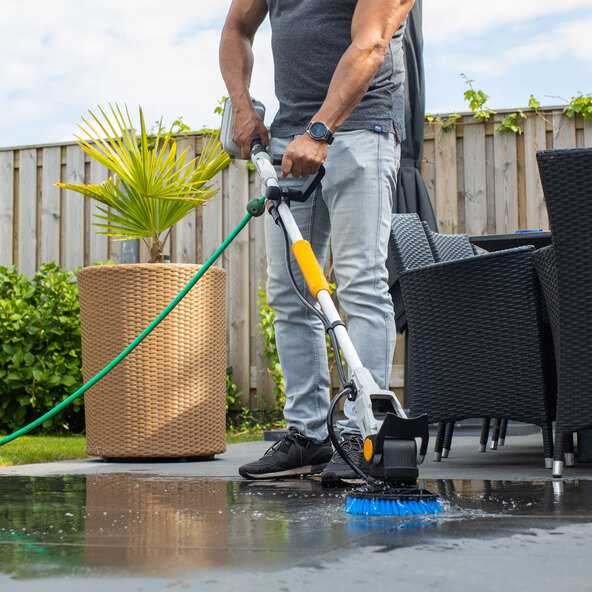 Twin Brush cordless cleaning brush