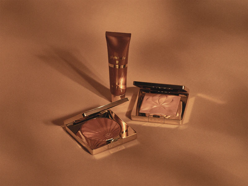 iluminador em pó compacto Orchidée da Sisley tem uma textura em gel.