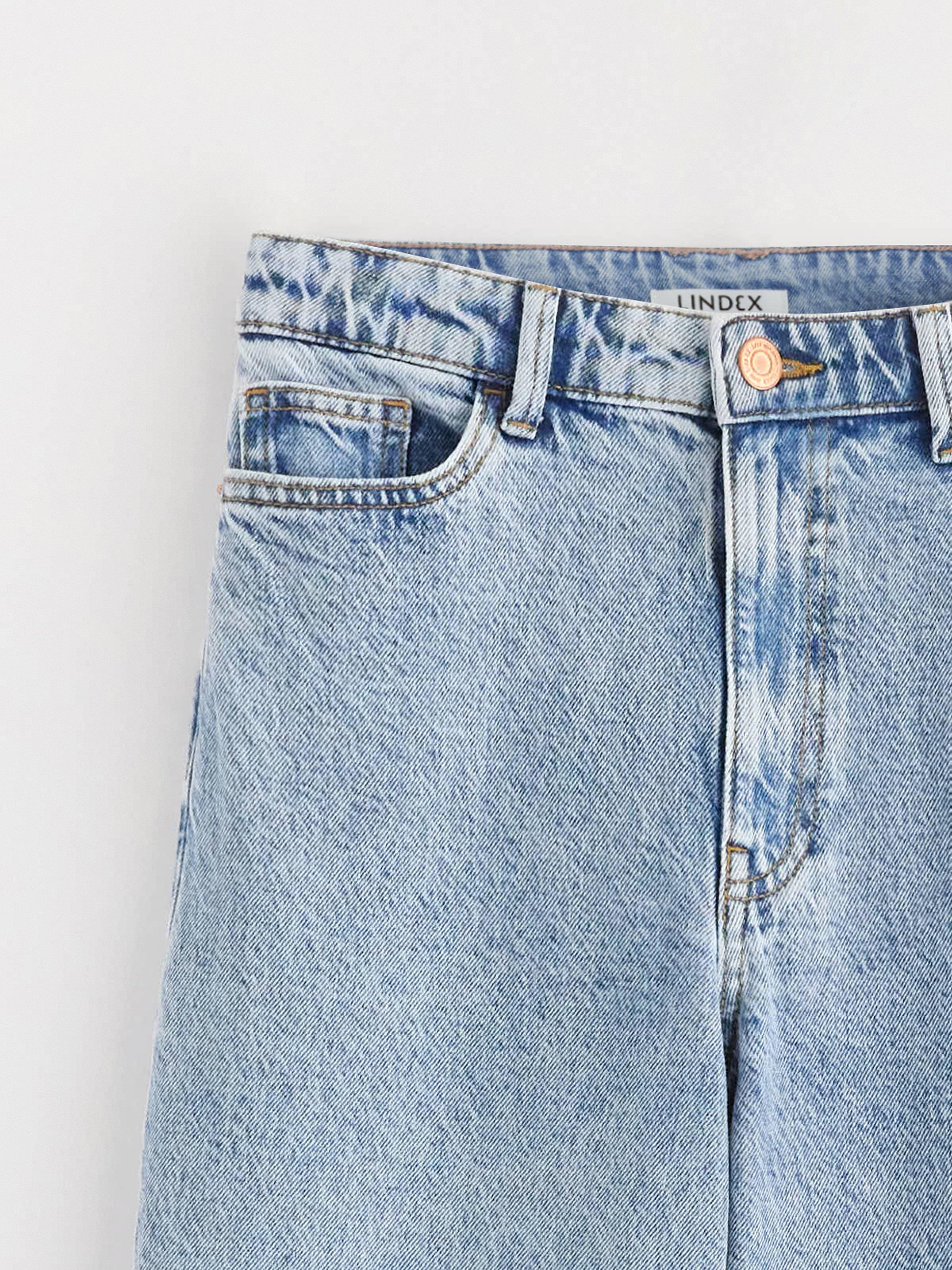 Calça jeans WIDE Hanna com leve elastano. Jeans claro.