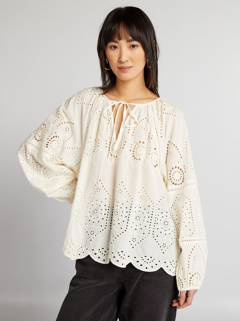 Blusa com bordado e renda - BEGE