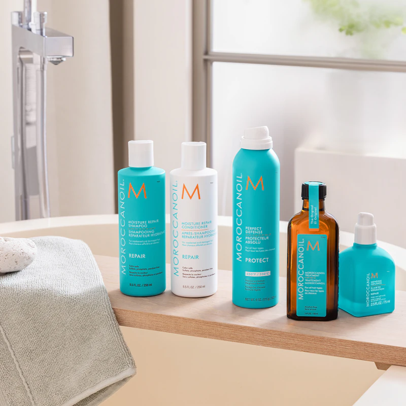 Tepelne ochranný sprej Moroccanoil Protect na použitie pri používaní žehličiek na vlasy a kuličiek