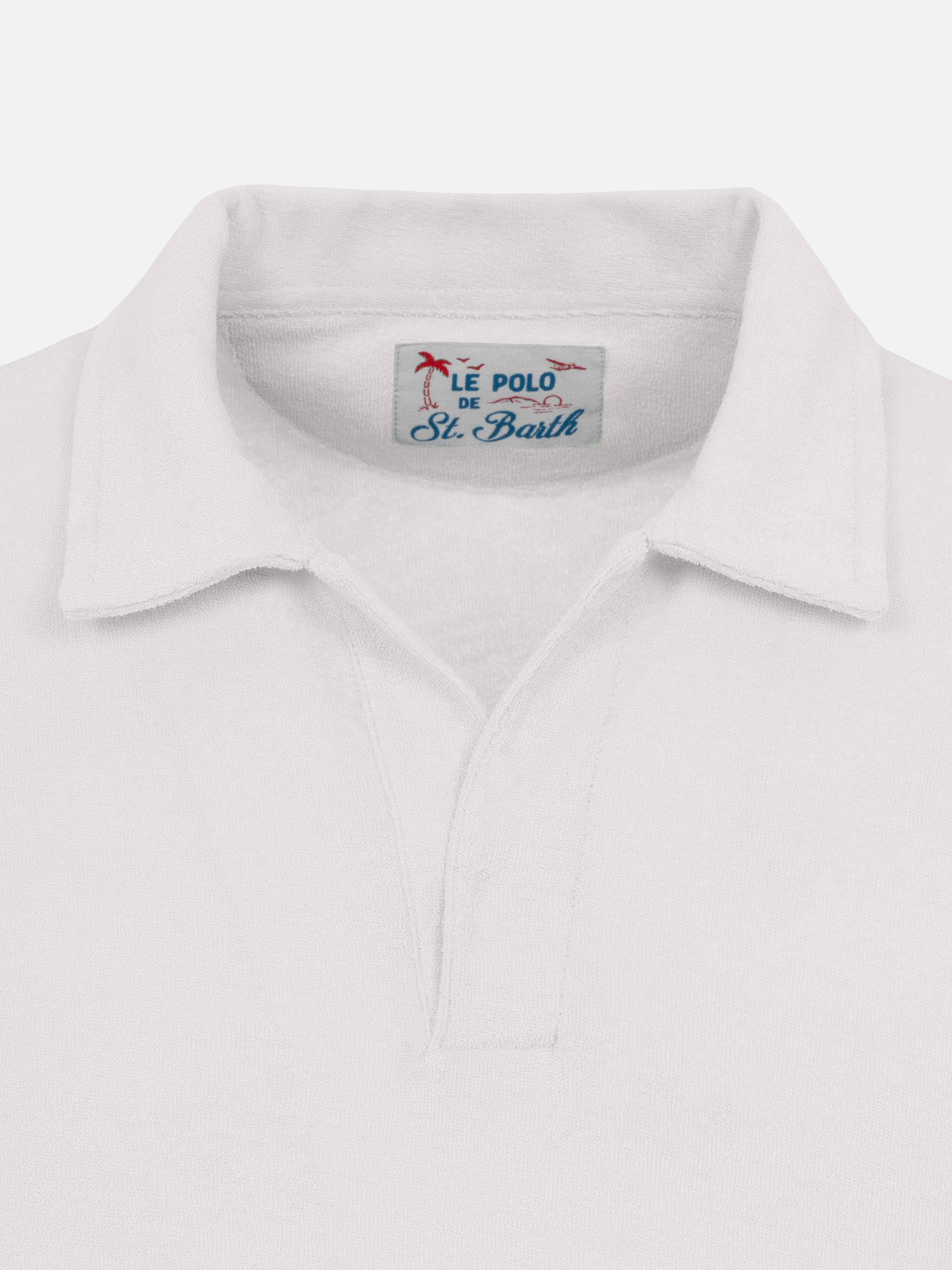 Jeremy Polo in een witte badstof