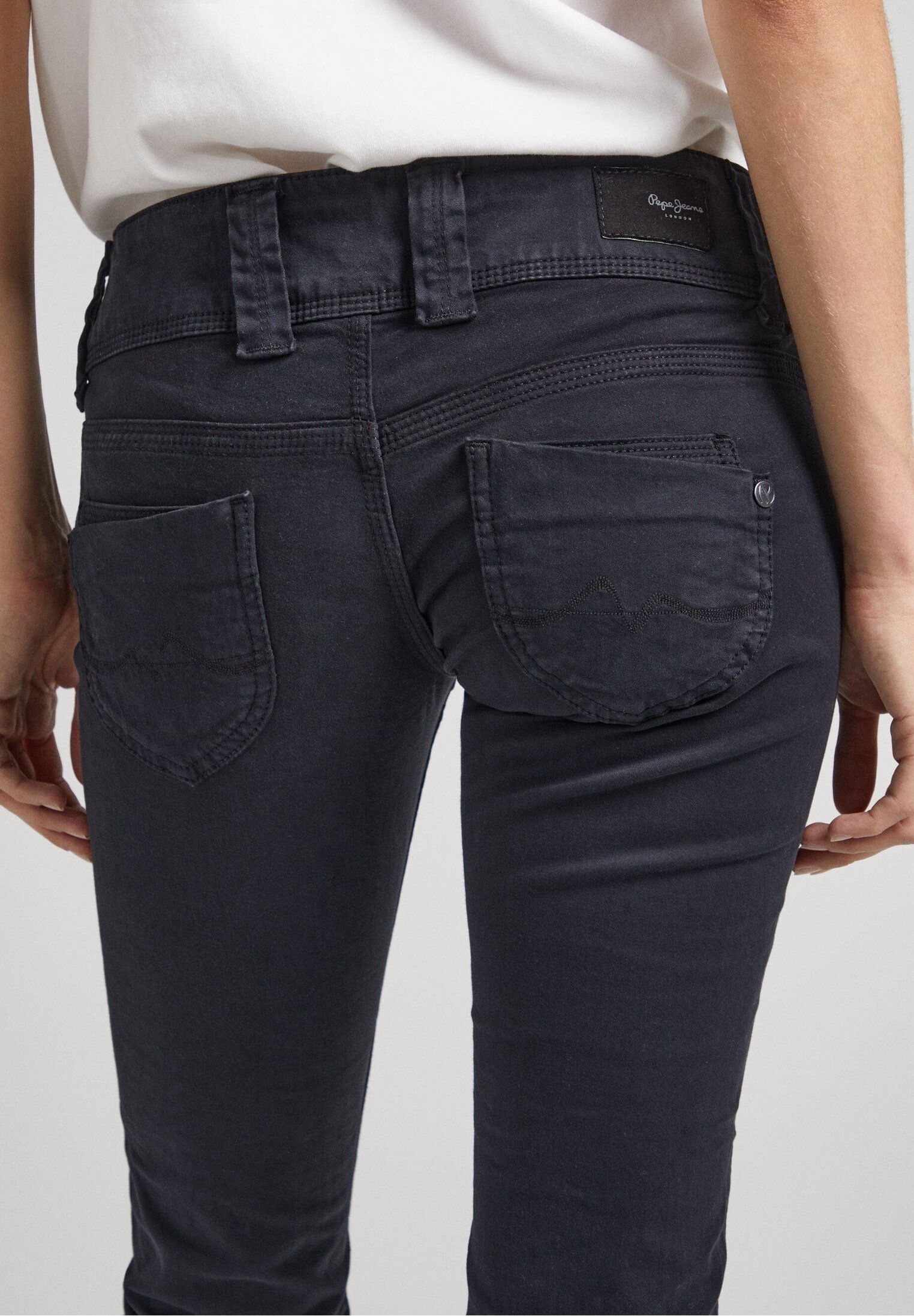 Pepe Jeans kelnės – juodos