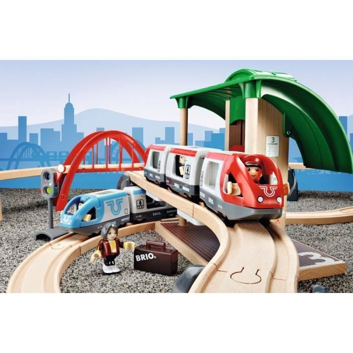 Brio World Circuit Plateforme Voyageurs - Coffret complet 42 pièces - Circuit de train en bois - Ravensburger - Dès 3 ans - 33512