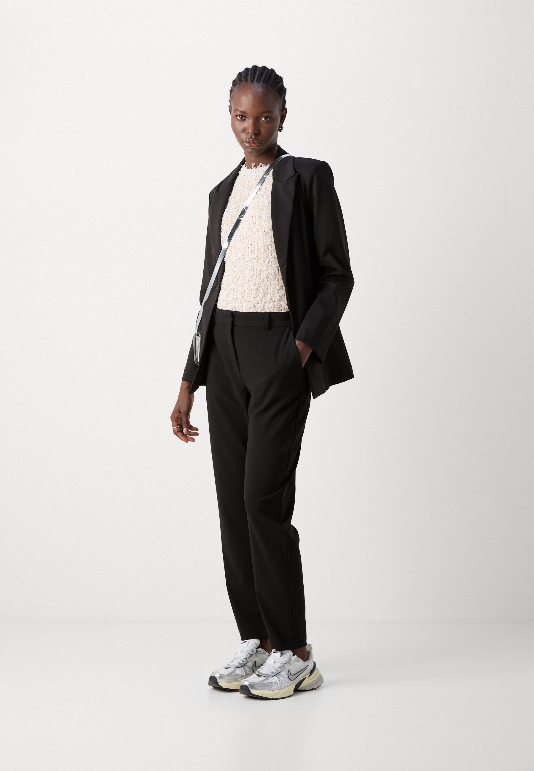 b.young BYDanta - Pantaloni chino - neri