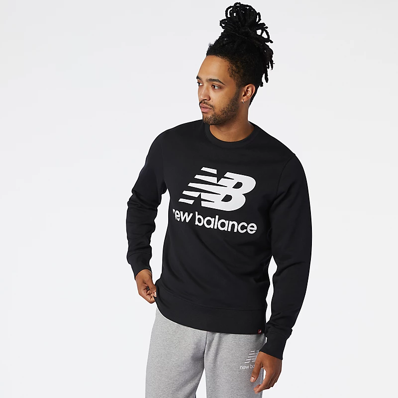 Hanorac NB Essentials Stacked Logo Crew pentru bărbați – NEGRU