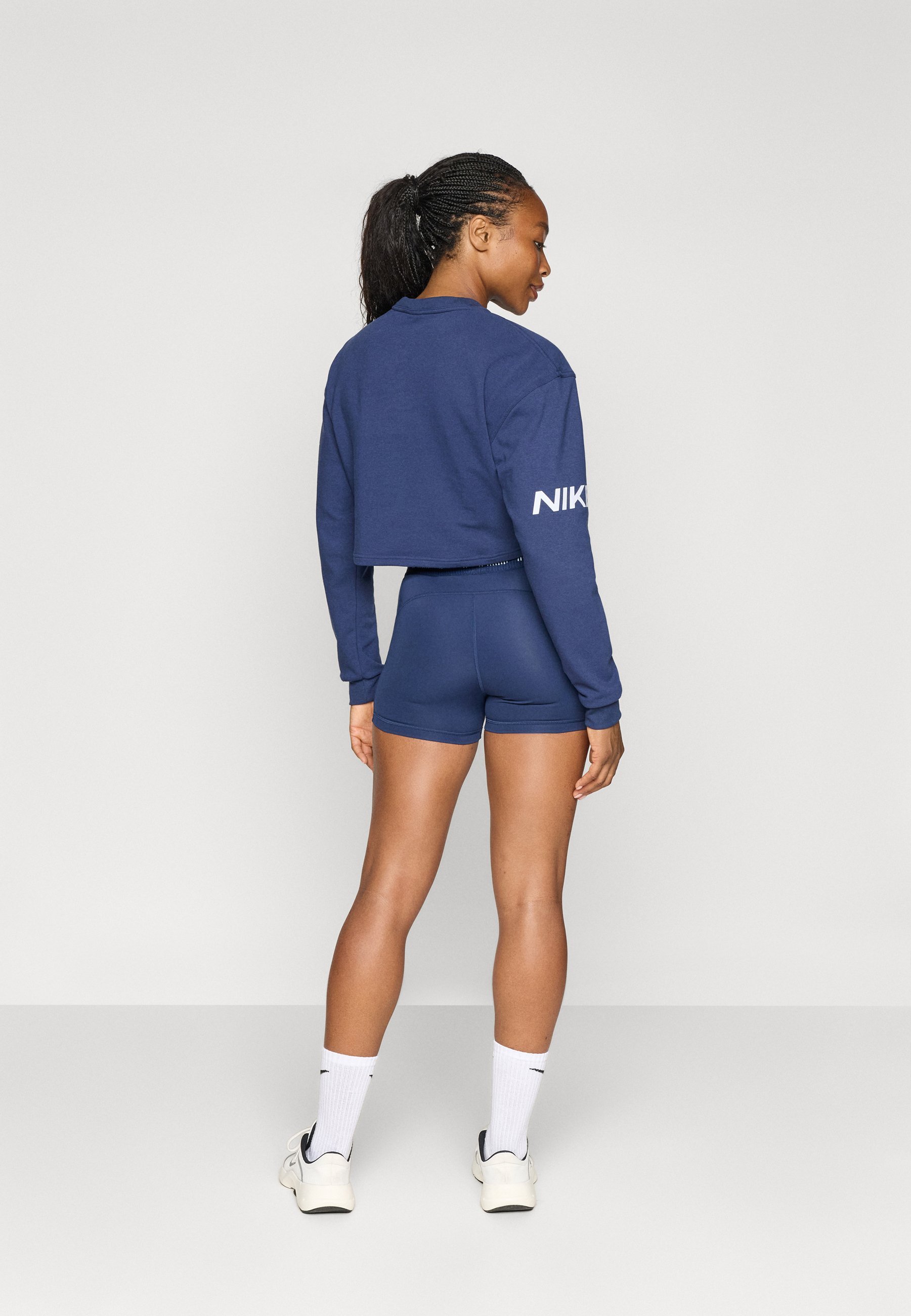 „Nike Performance 365 SHORT“ šortai – tamsaus atspalvio tamsūs/pilki/balti
