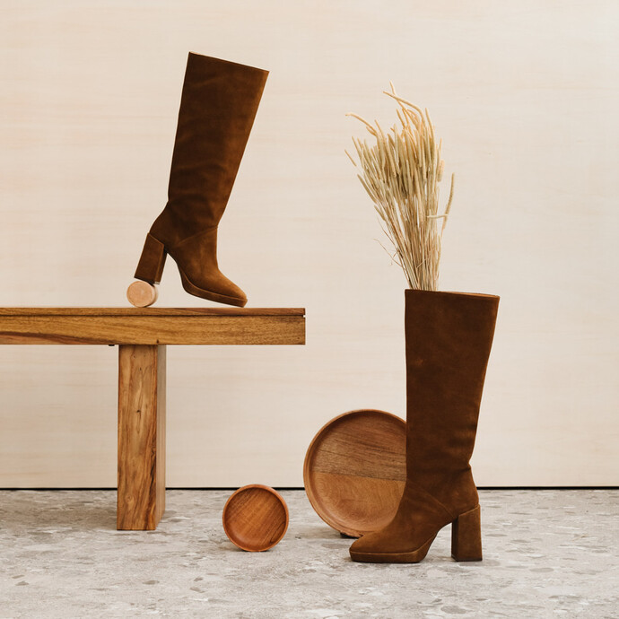 Bottes à talons hauts et bouts carrés  en croute cognac