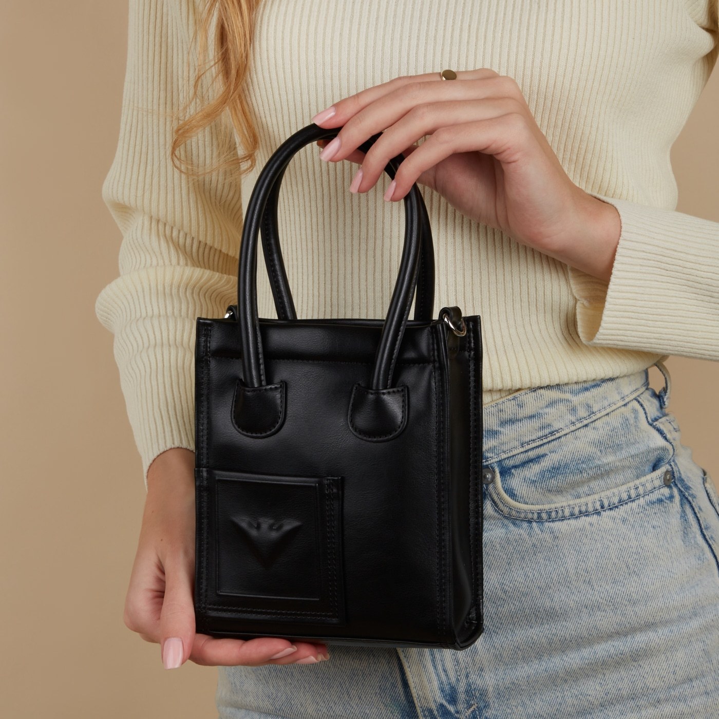 „Emporio Armani“ rankinė per petį, juoda - dirbtinė oda