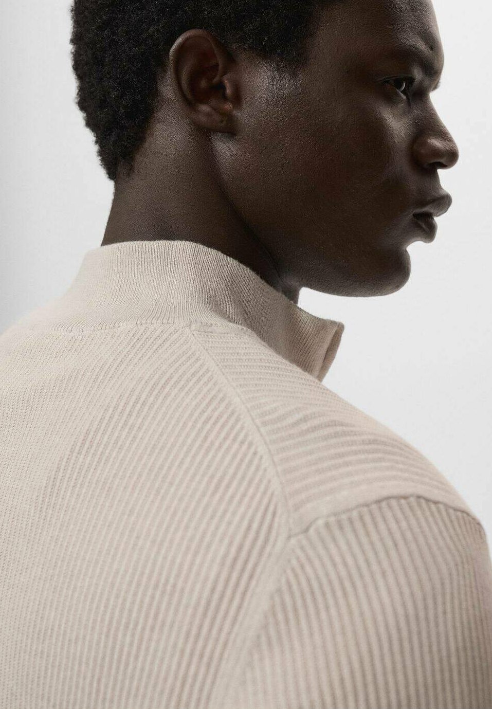Mango met ritssluiting in de hals - Trui - beige