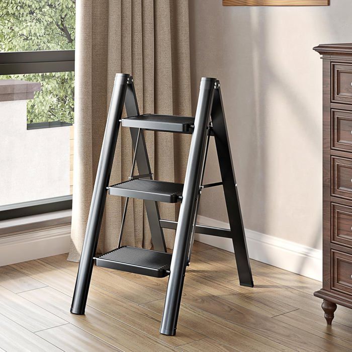 Escalera plegable de 3 peldaños con almohadillas de goma antideslizantes, capacidad de carga de 150 kg, color negro.