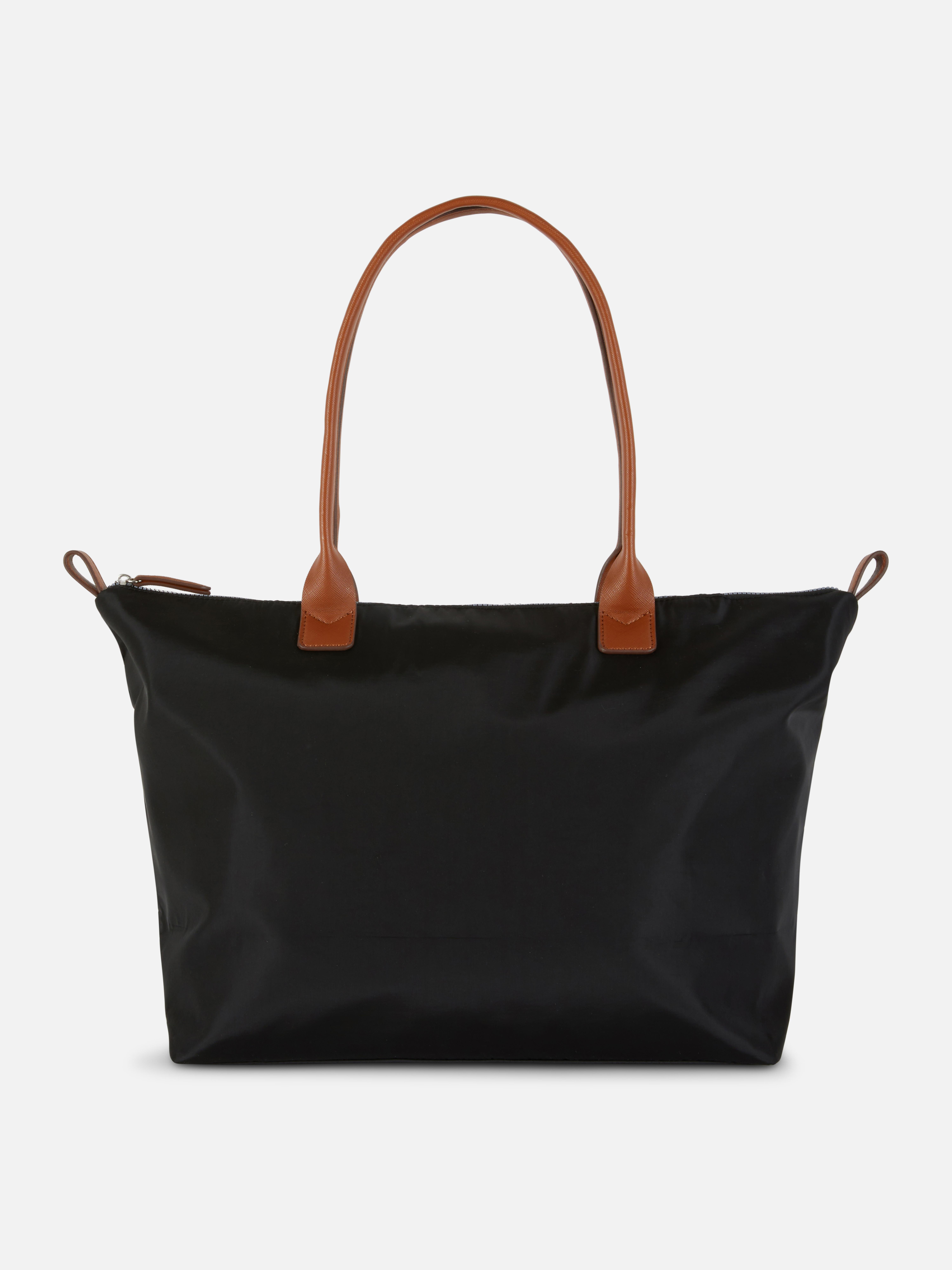 Geantă de umăr tip shopper mare. Această geantă este suficient de mare pentru toate lucrurile esențiale și este un accesoriu indispensabil.