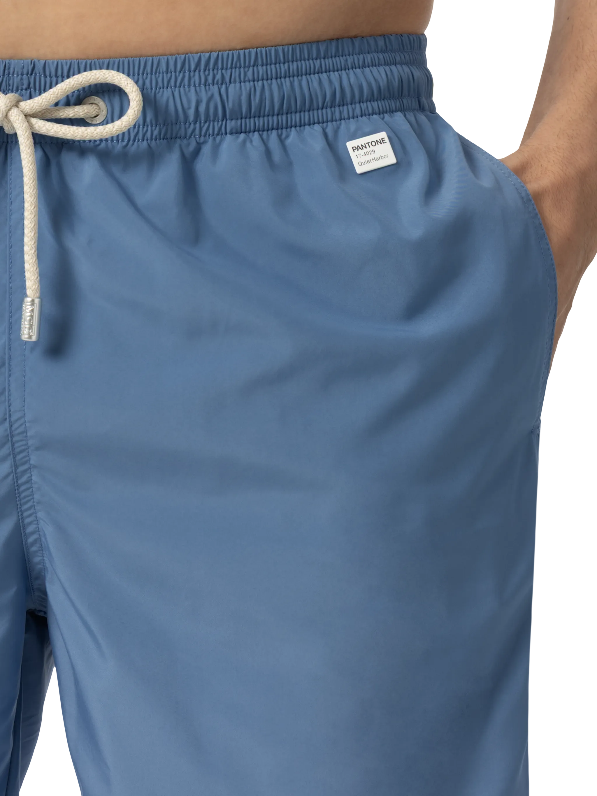 Pantone Lighting badpak in lichtgewicht poederblauw | PANTONE