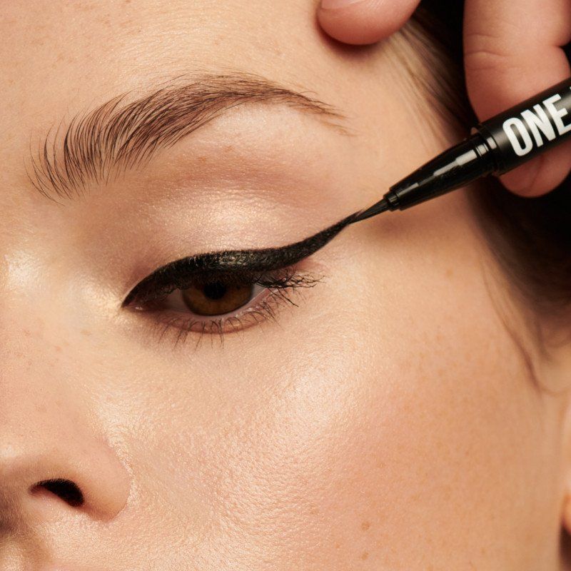 One Move Eyeliner Луксузни ајлајнери и оловке за очи