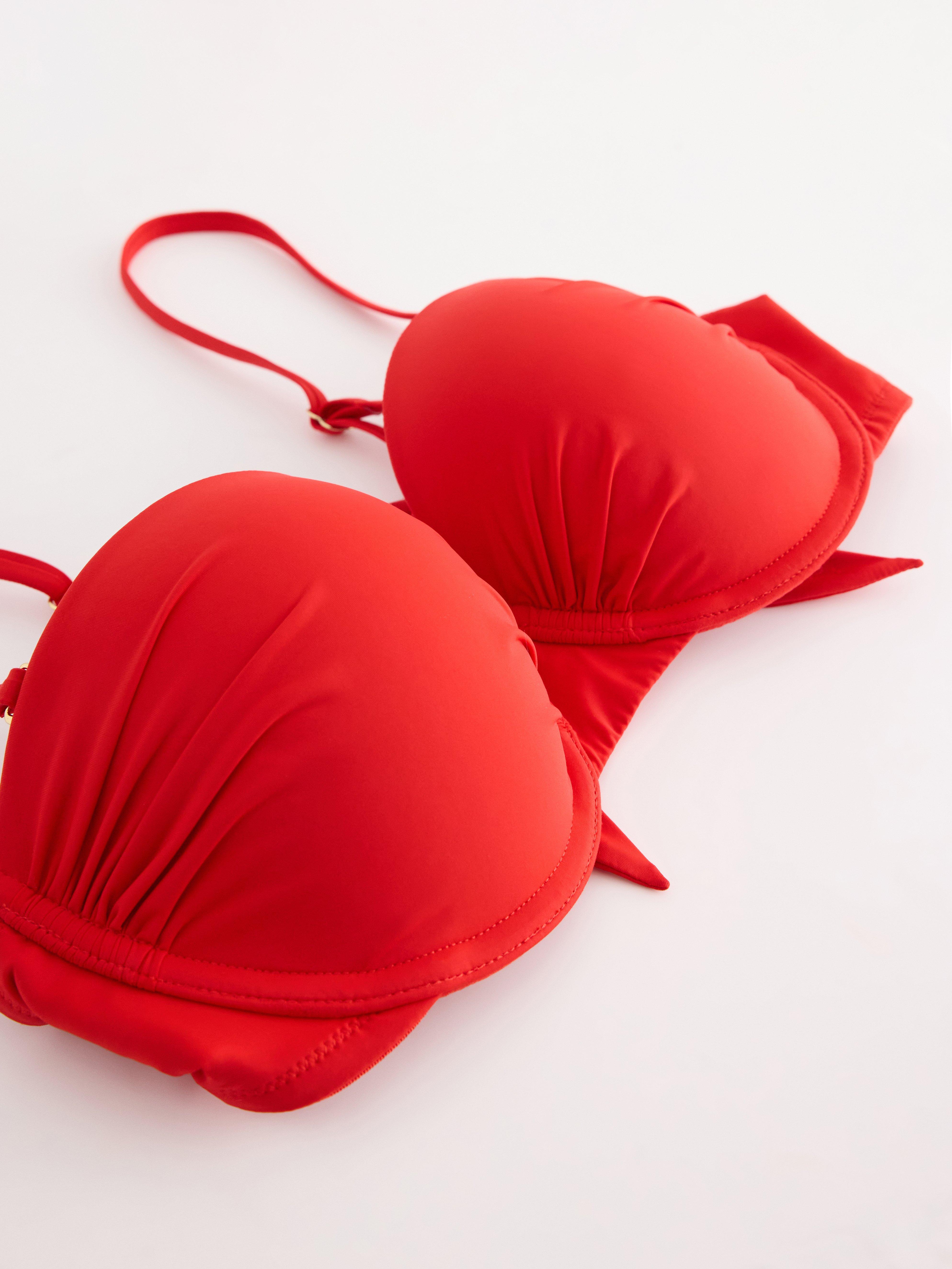 Top de bikini balconette acolchado con aros, color rojo.