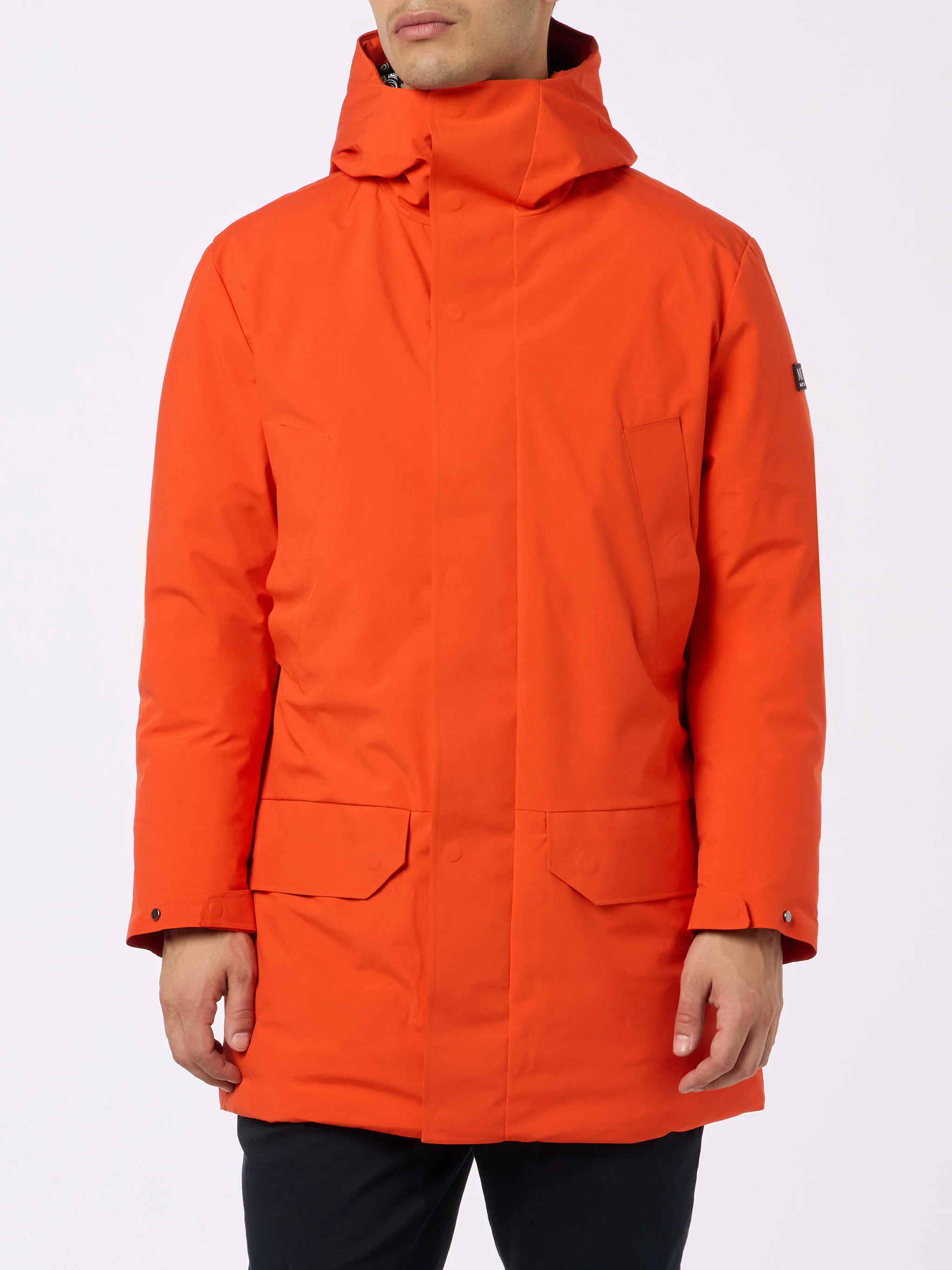 Parka naranja con capucha para hombre y forro de bandana.