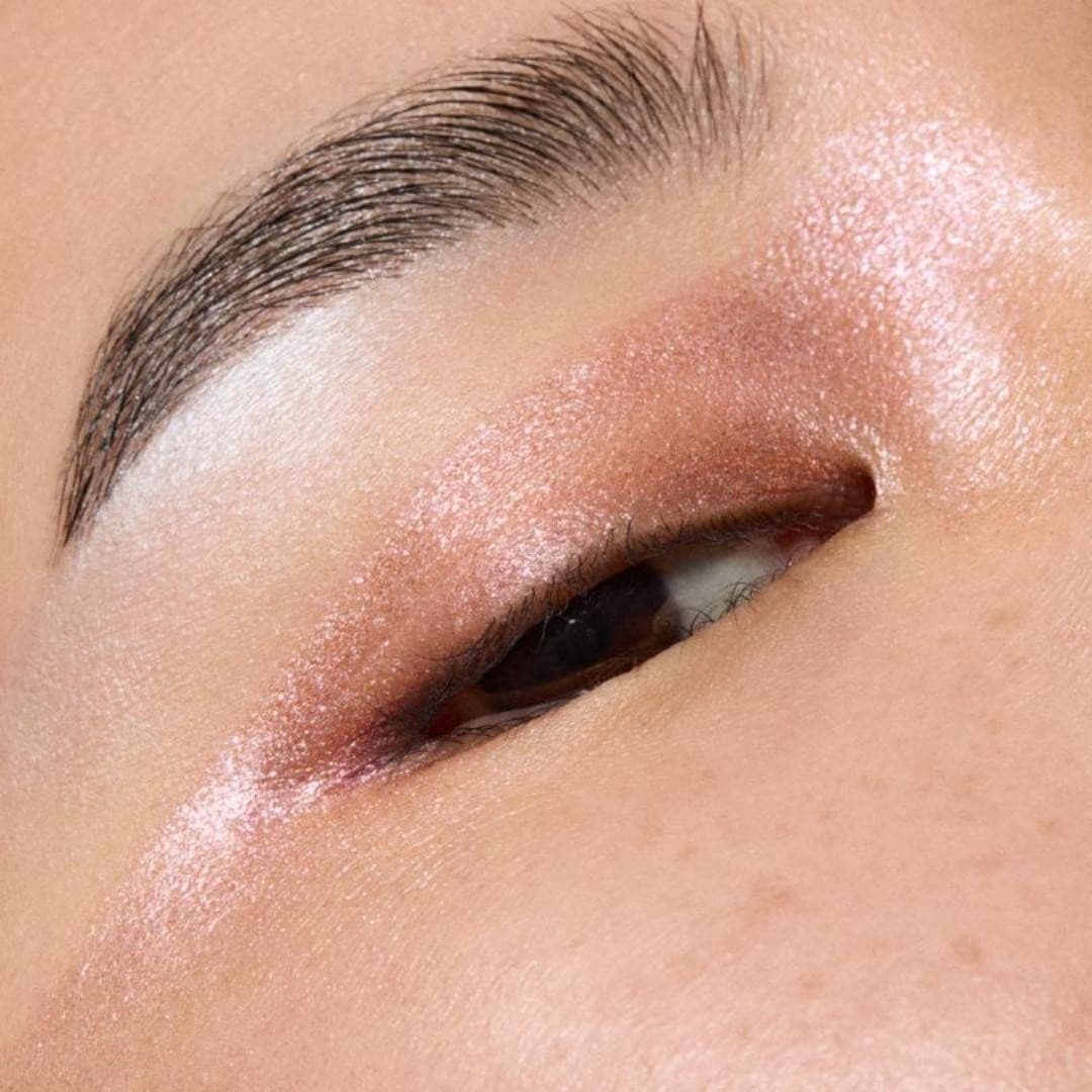 MAC „Dazzleshadow“ blizgučių pavidalo akių šešėliai, kompaktiški – 1 g.