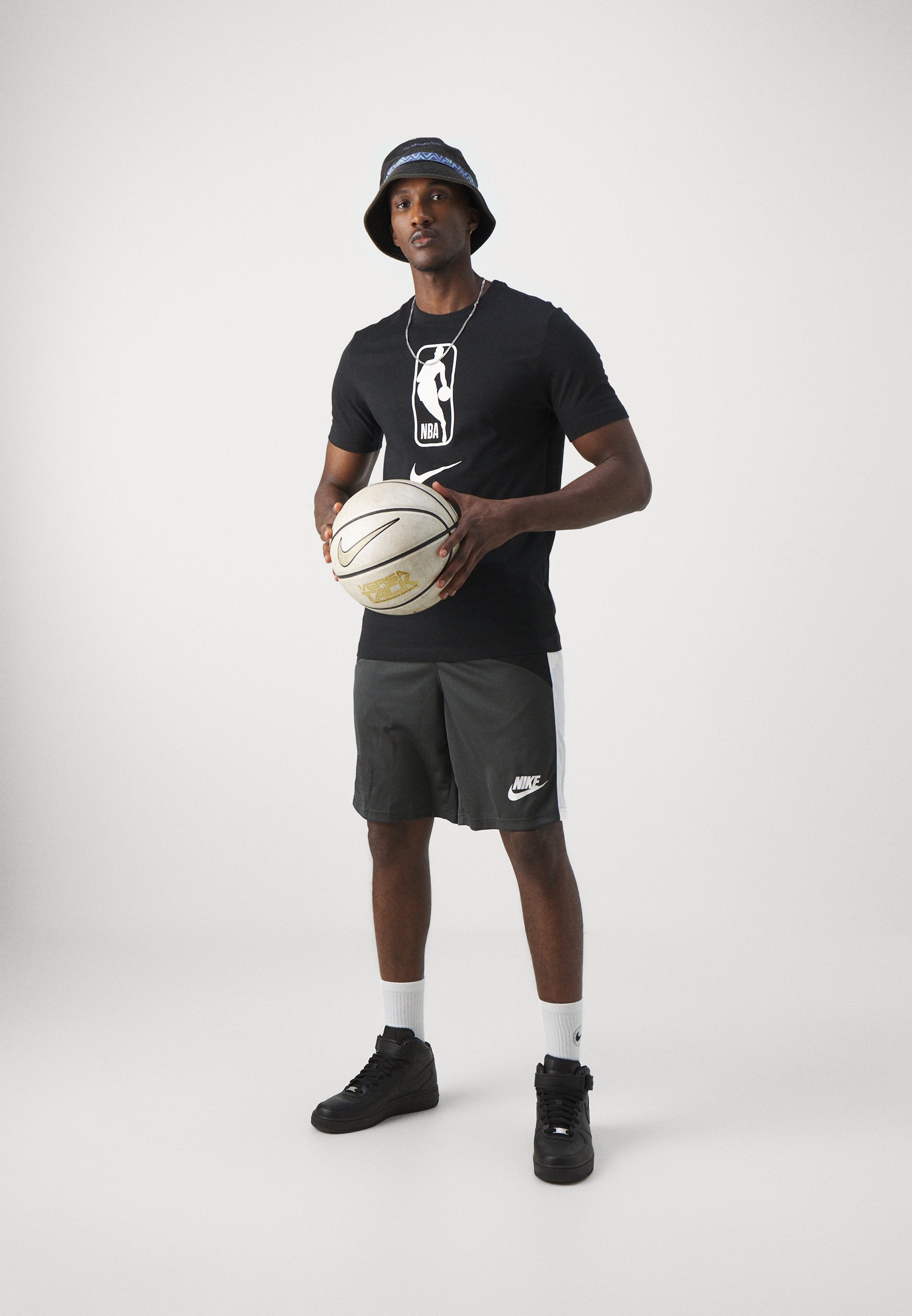 Nike Performance NBA DRY TEE - Koszulka z nadrukiem - czarno-biała