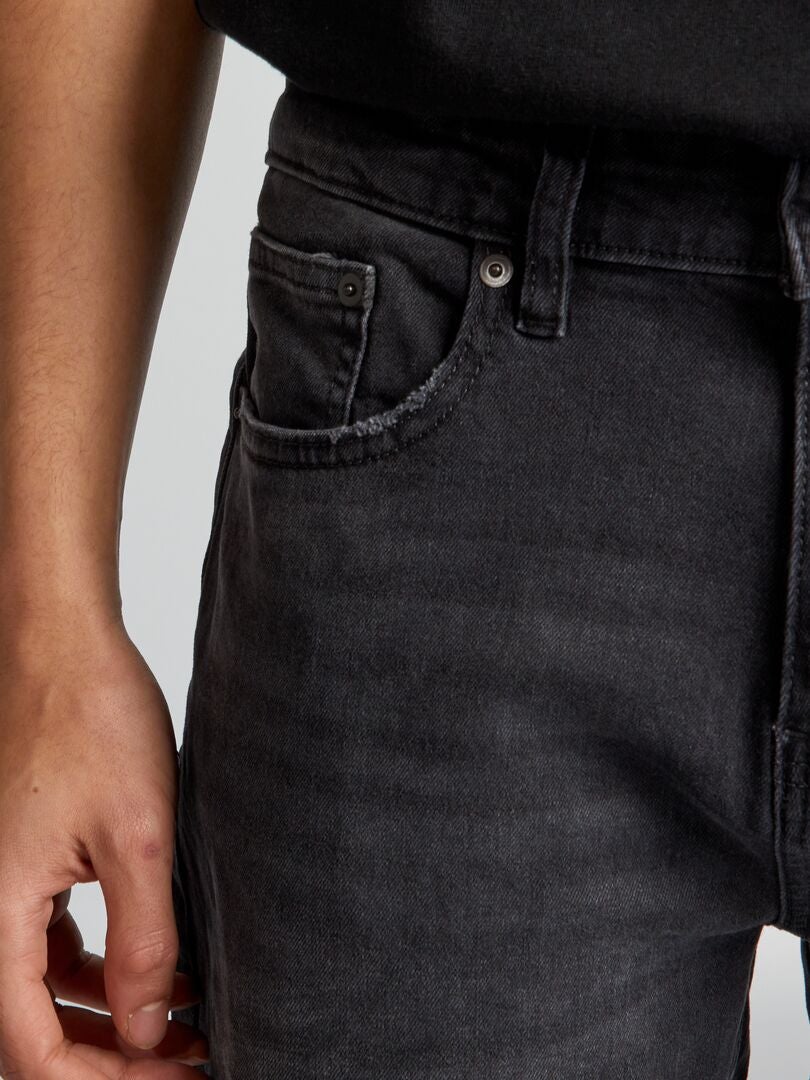 Calça jeans slim fit com 5 bolsos - PRETA