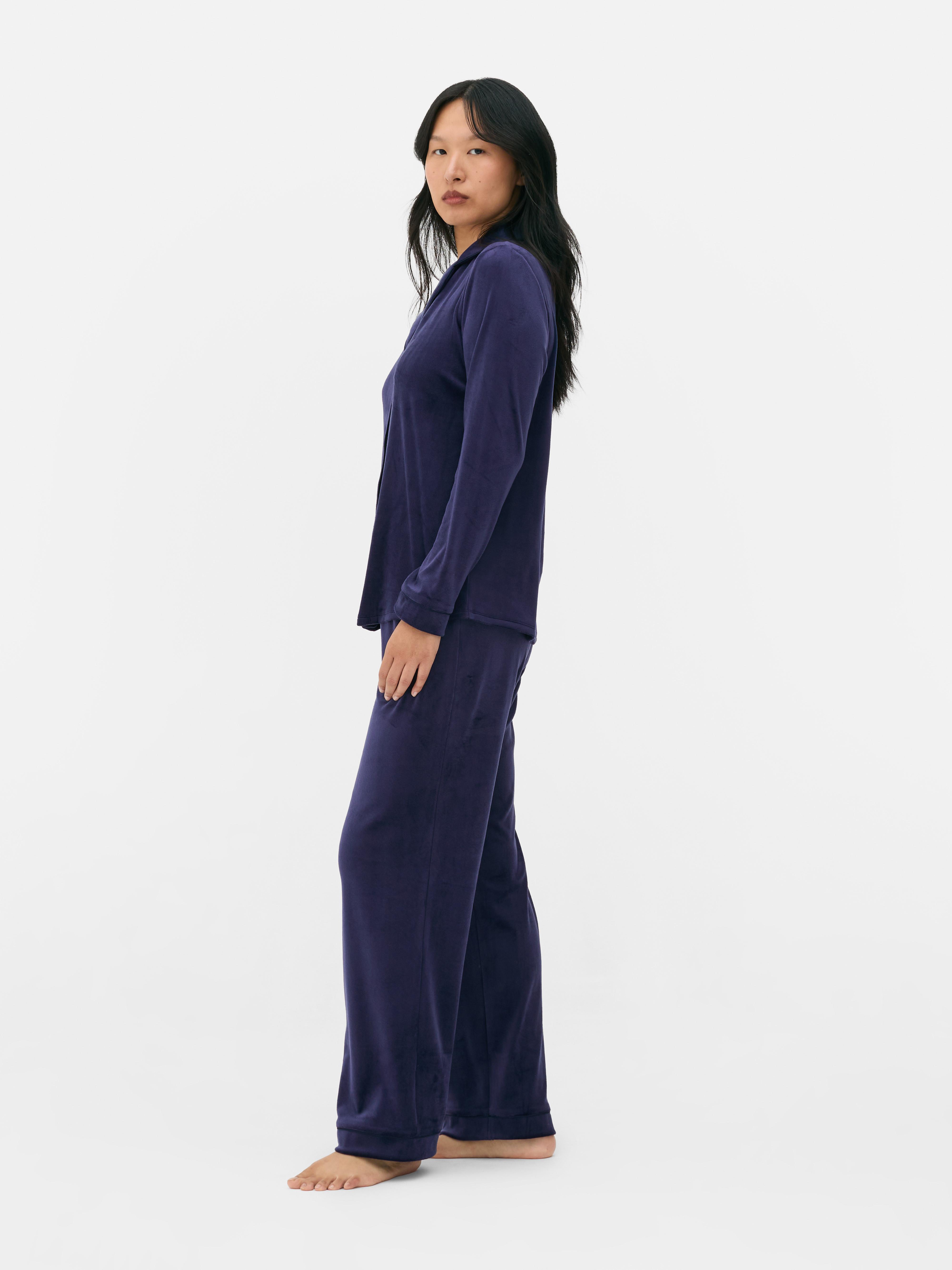 Velour-poikaystävä-pyjama Rento velour-pyjama, jossa kaulus jakku ja joustava vyötärö