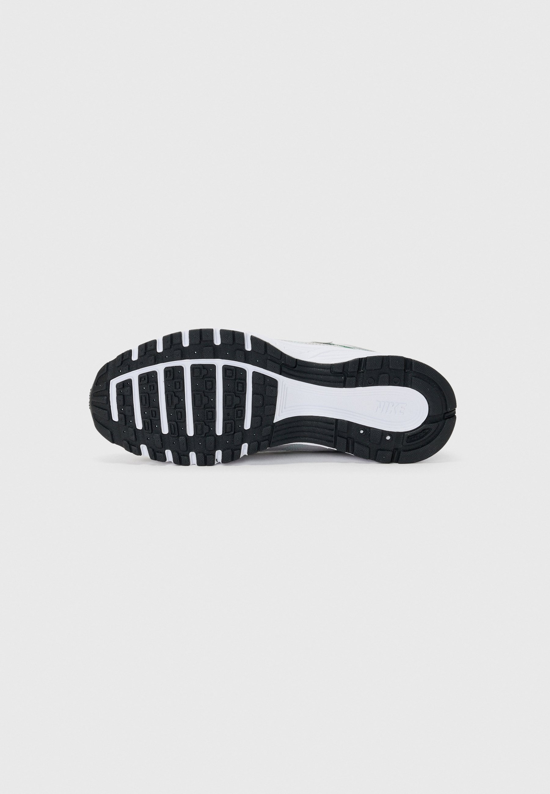 Nike Sportswear P 6000 UNISEX - Buty sportowe - szare/białe/platynowe