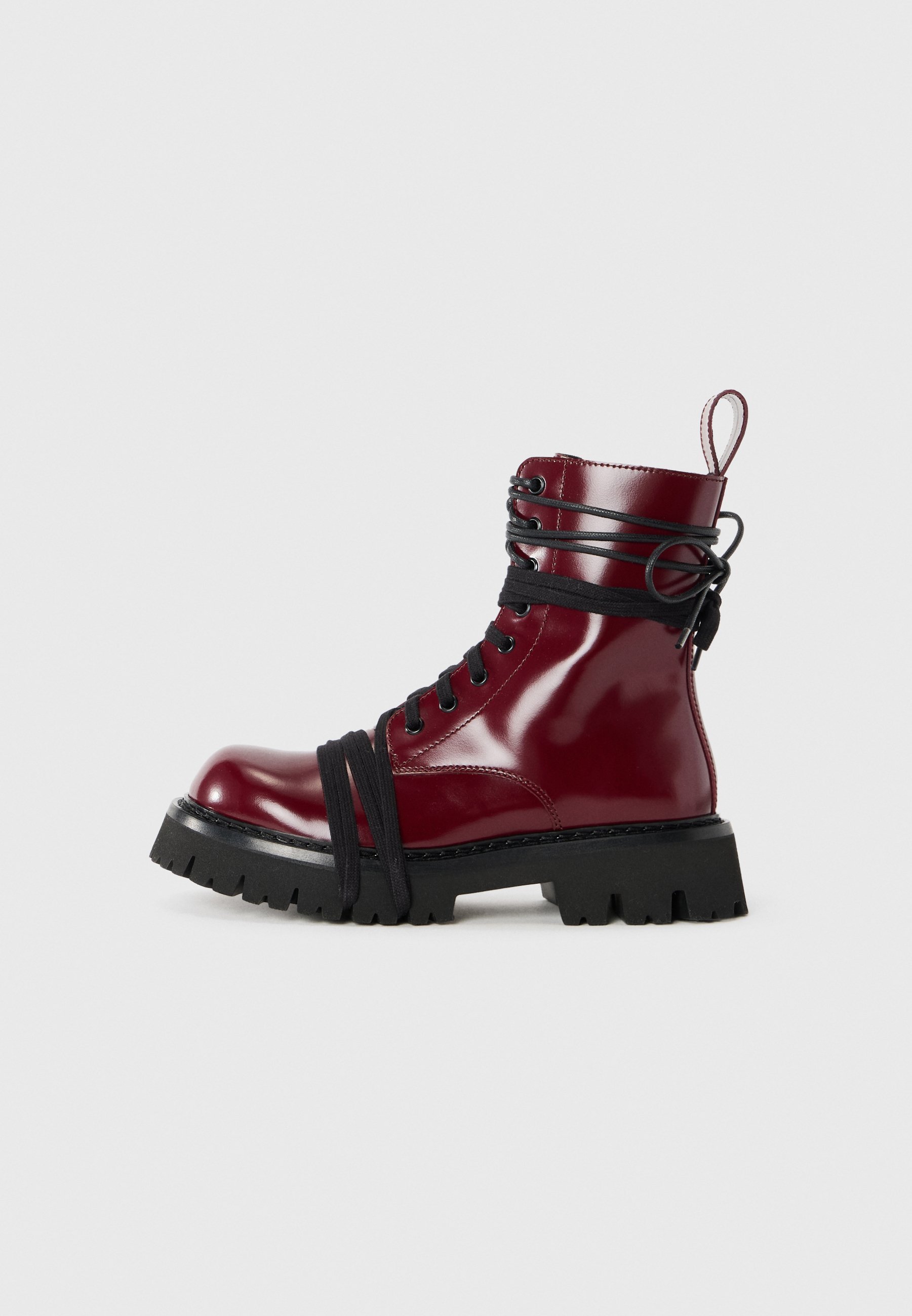MOSCHINO Kotníkové boty na šněrování - black