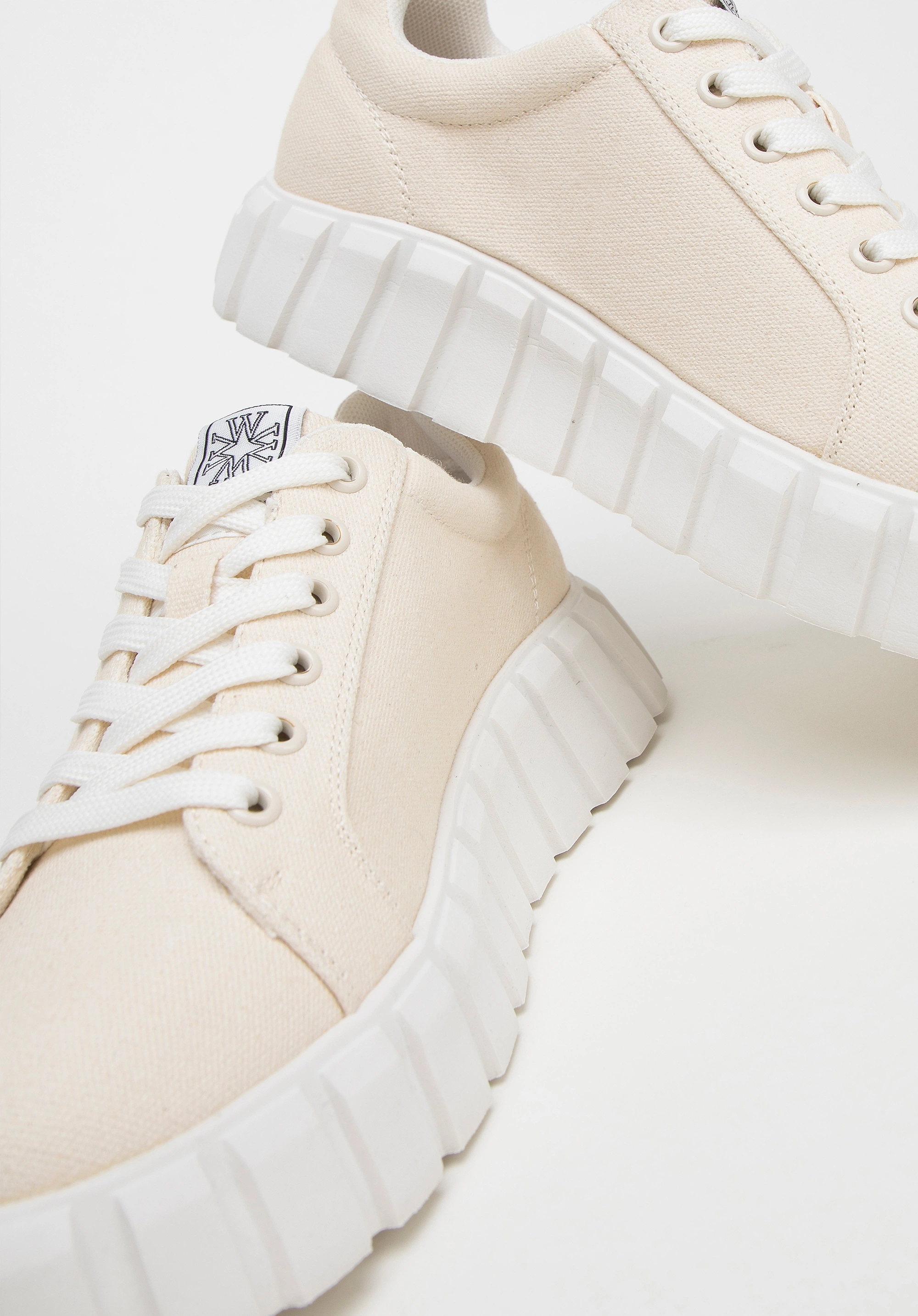 Damskie sneakersy na platformie jasny beż