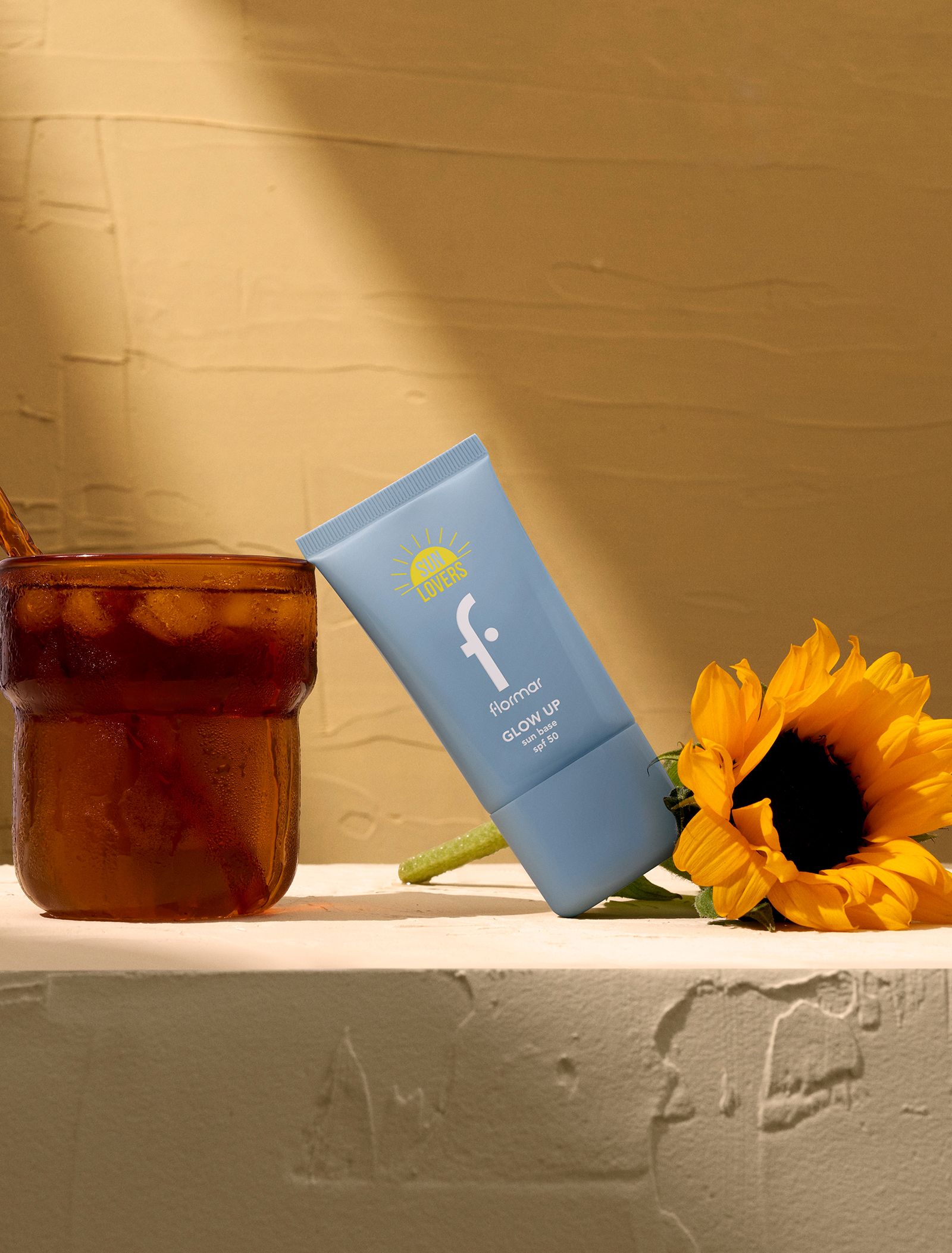 Podkladová báza a báz pod make-up Sun Lovers Glow Up Primer SPF50