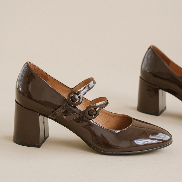 Babies à talons  en vernis marron foncé