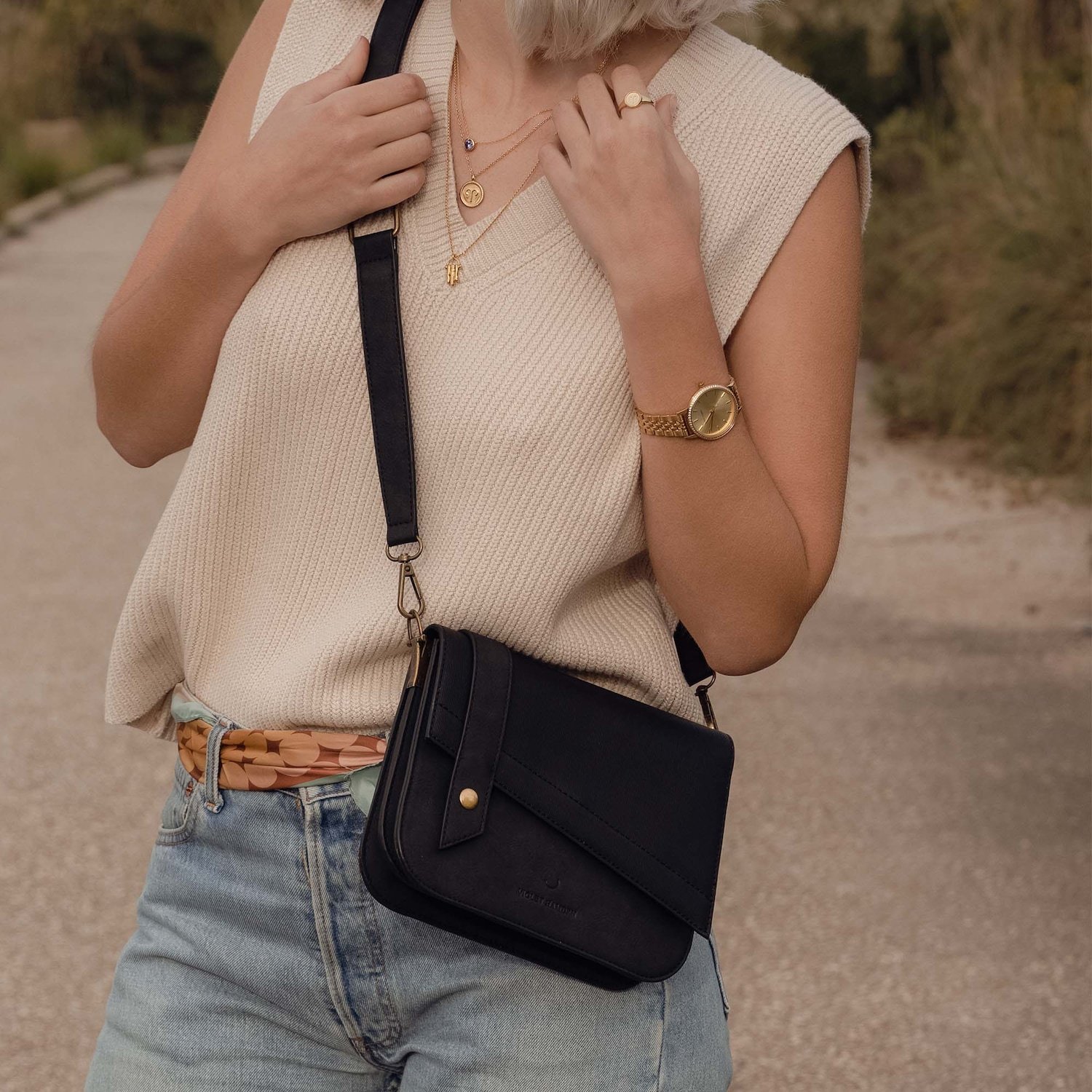 Kabelka cez rameno Violet Hamden, crossbody kabelka, základná kabelka Violet Hamden, čierna - umelá koža - VH22017