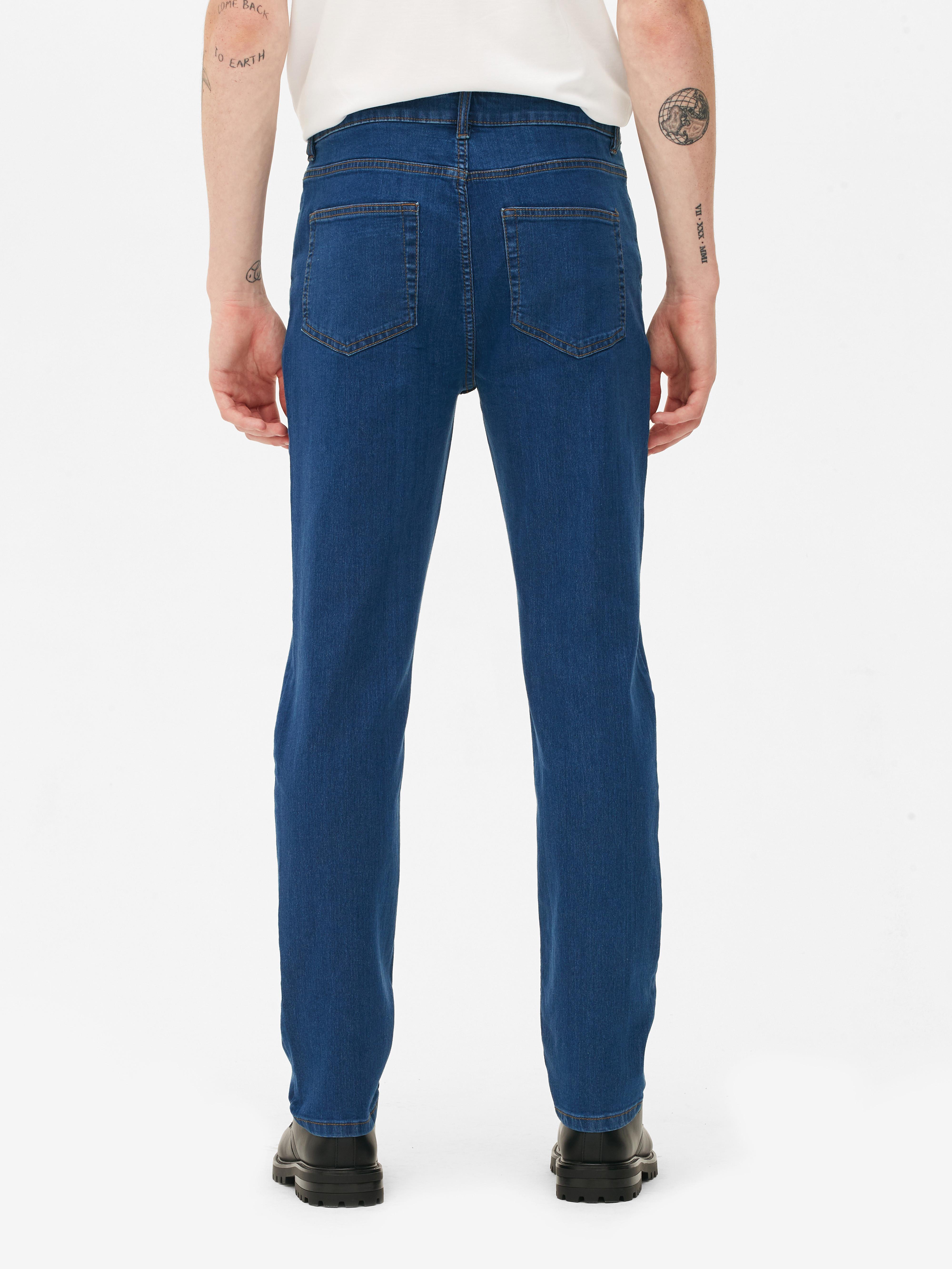 Blugi slim-fit. Purtăm denim cu dragoste în fiecare zi.