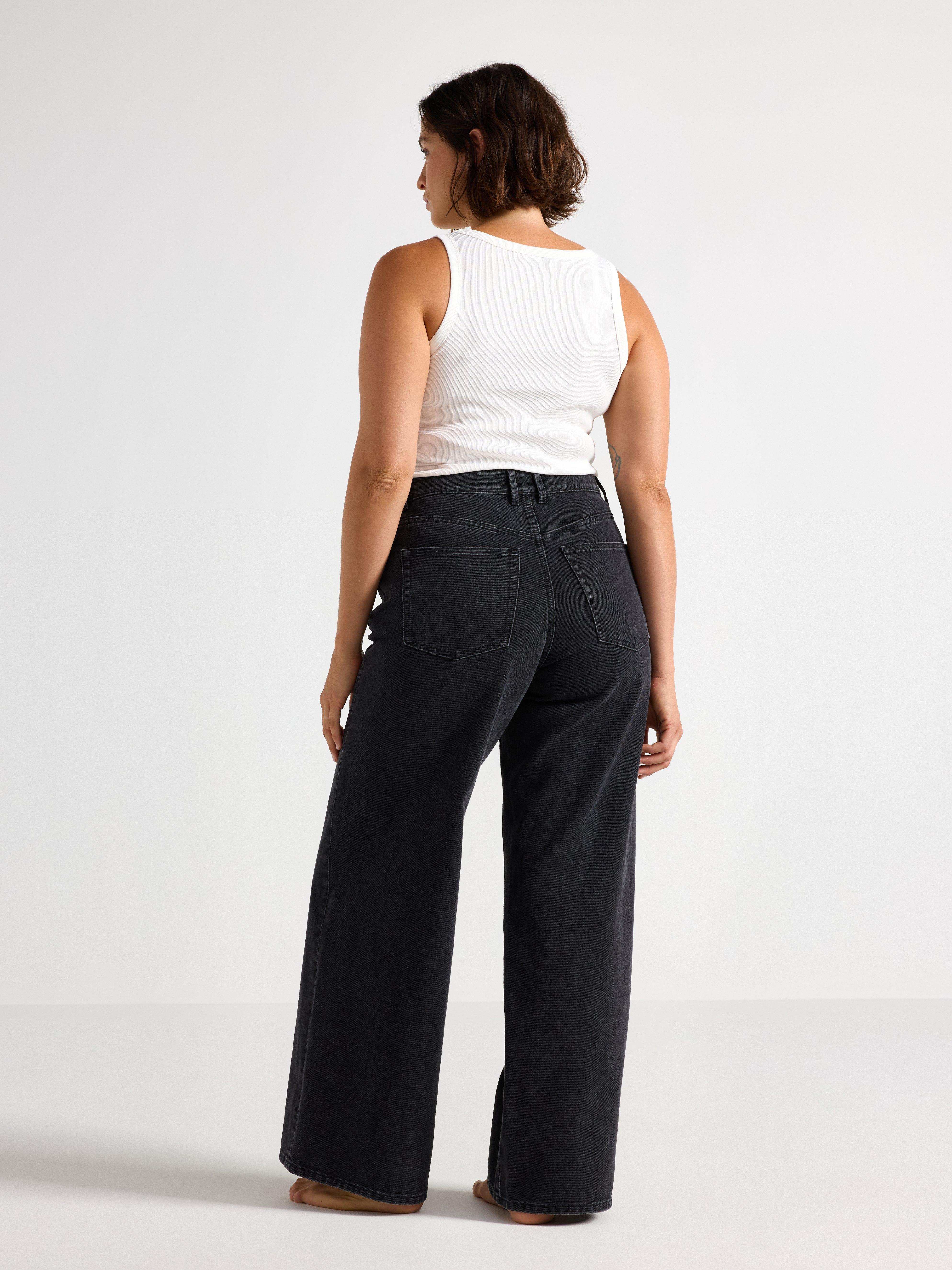 WIDE Jackie  jeans med extra vida ben Black denim