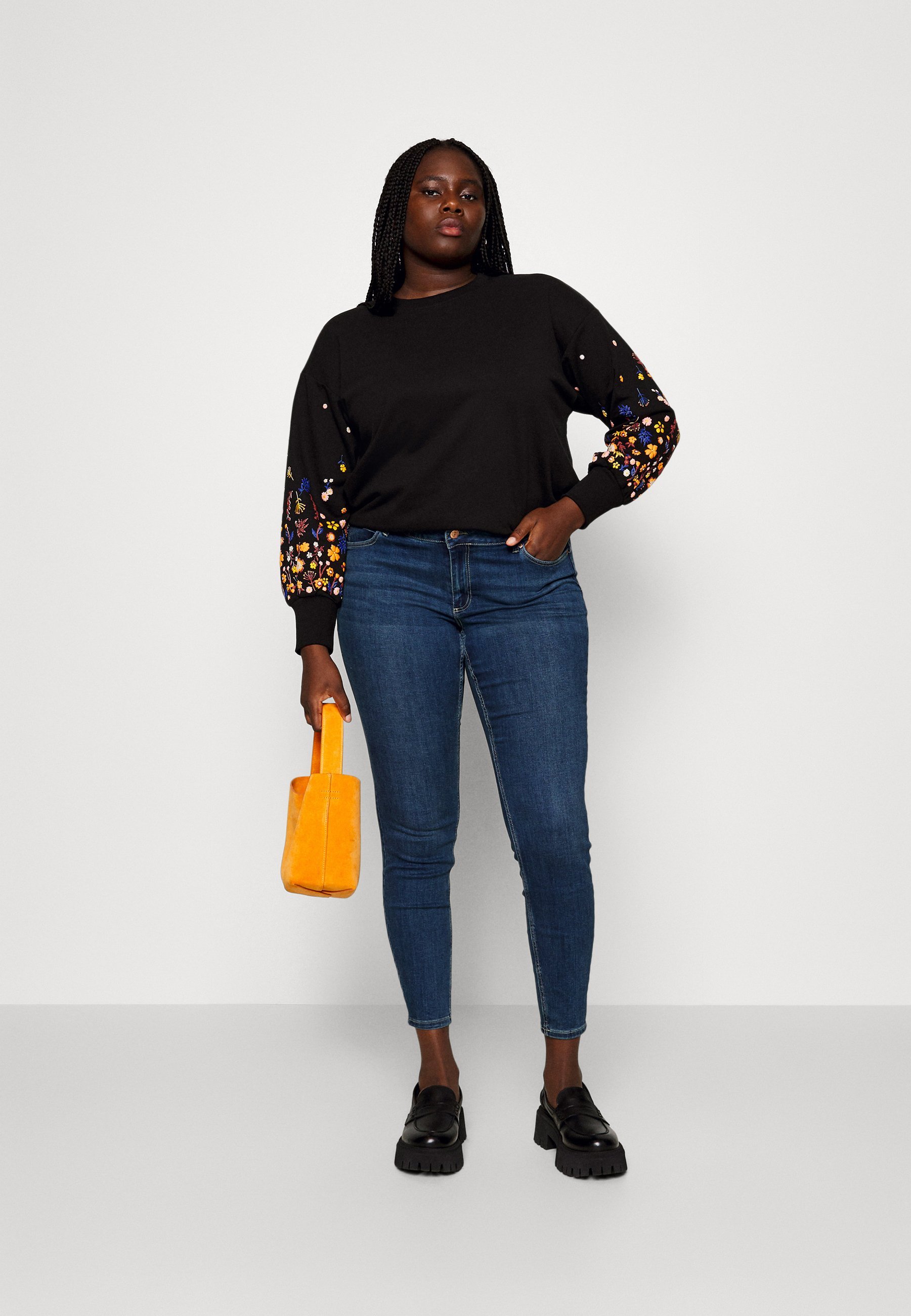 Vero Moda Curve VMSELA SHAPE - Slim fit jeans - mediumblauwe denim