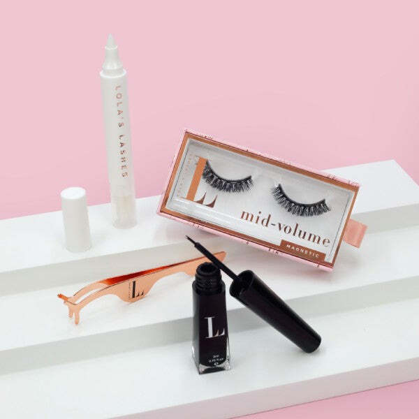 Lola's Lashes Into U magnetinių blakstienų rinkinys