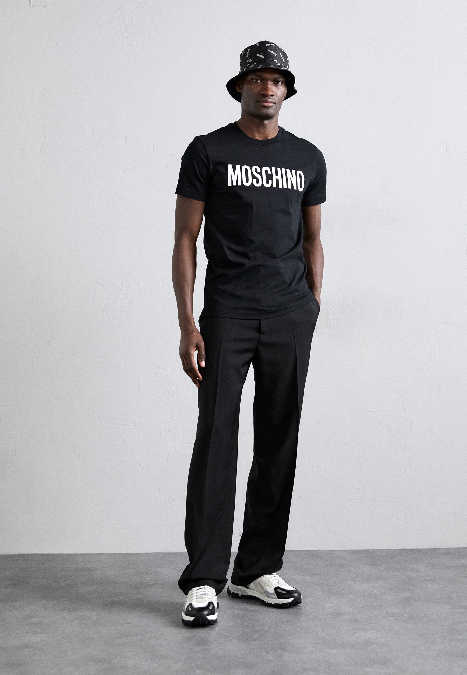 MOSCHINO INSTITUTIONAL - Nyomott mintás póló - többszínű fekete