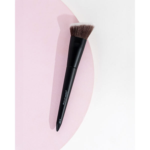Brushworks nr. 9 schuine platte kwast voor het polijsten van foundation