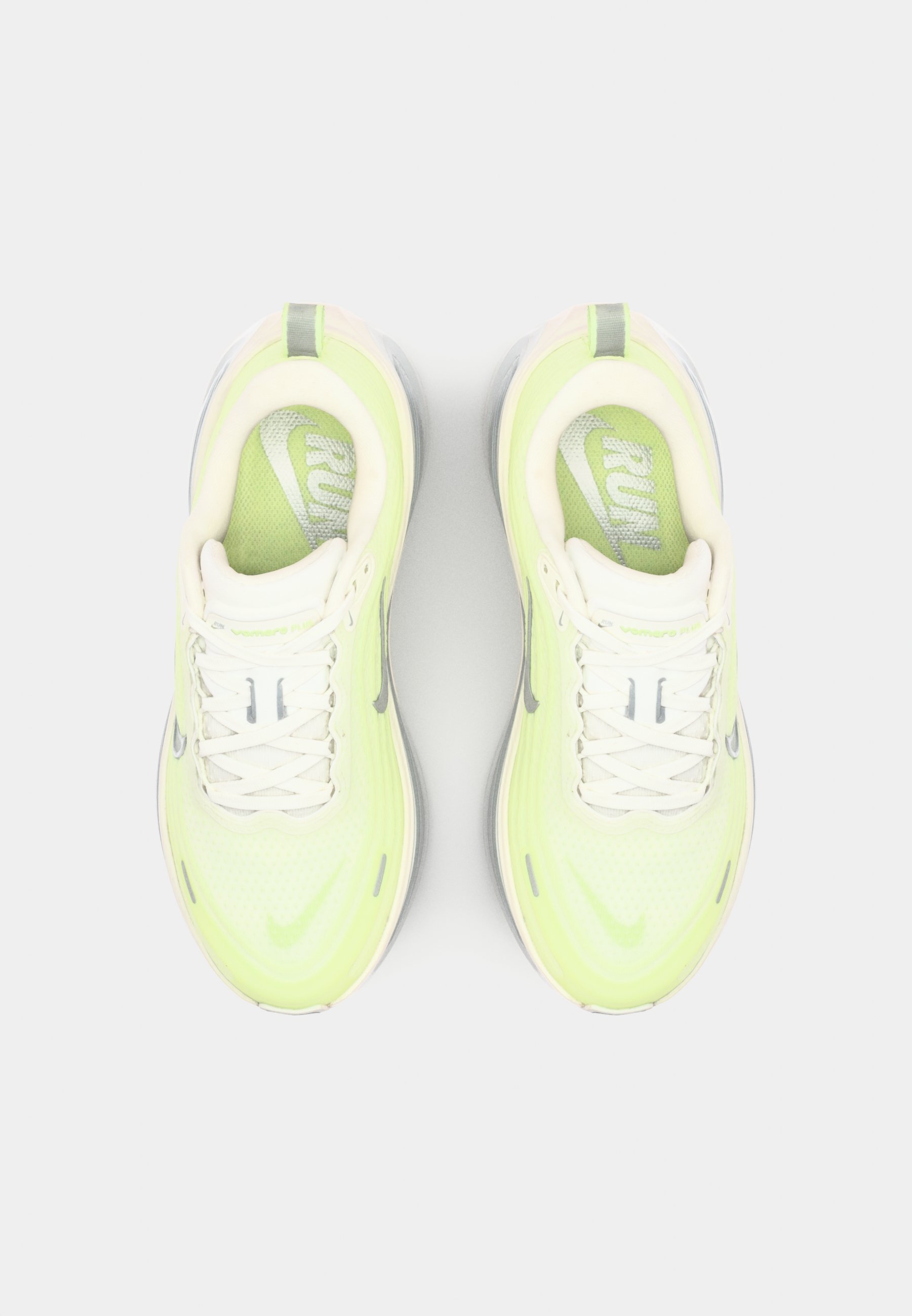 Nike Performance VOMERO PLUS – Straßenlaufschuhe – Sail/Metallic-Silber/Barely Volt/Reinplatin/Fußballgrau