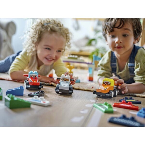 LEGO DUPLO Pilsēta 10445 F1 komandas sacīkšu automašīnas un braucēji<br>