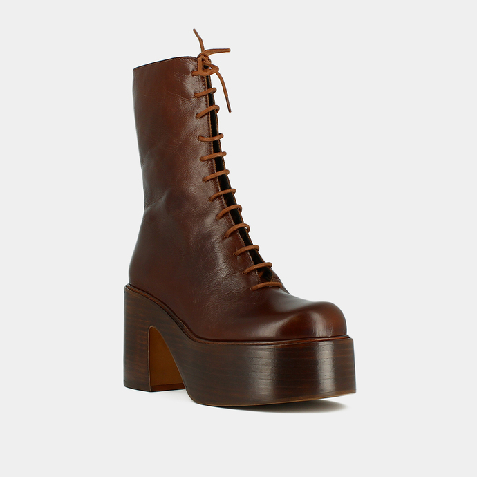 Boots à plateformes et lacets  en cuir vieilli marron