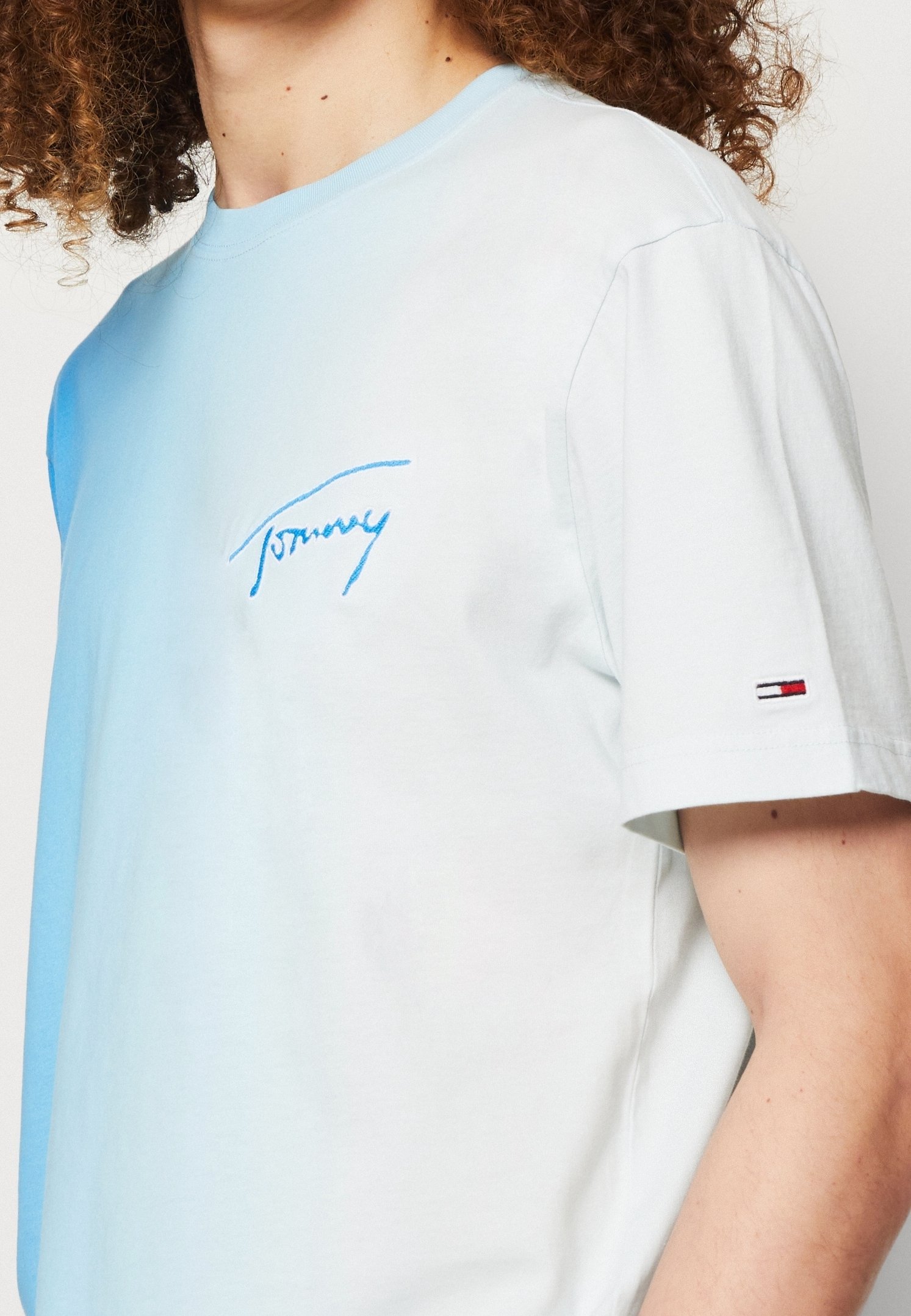 Camiseta Tommy Jeans com estampa - azul claro