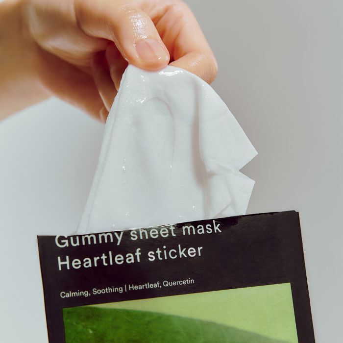 Máscara facial de goma Abib com adesivo Heartleaf